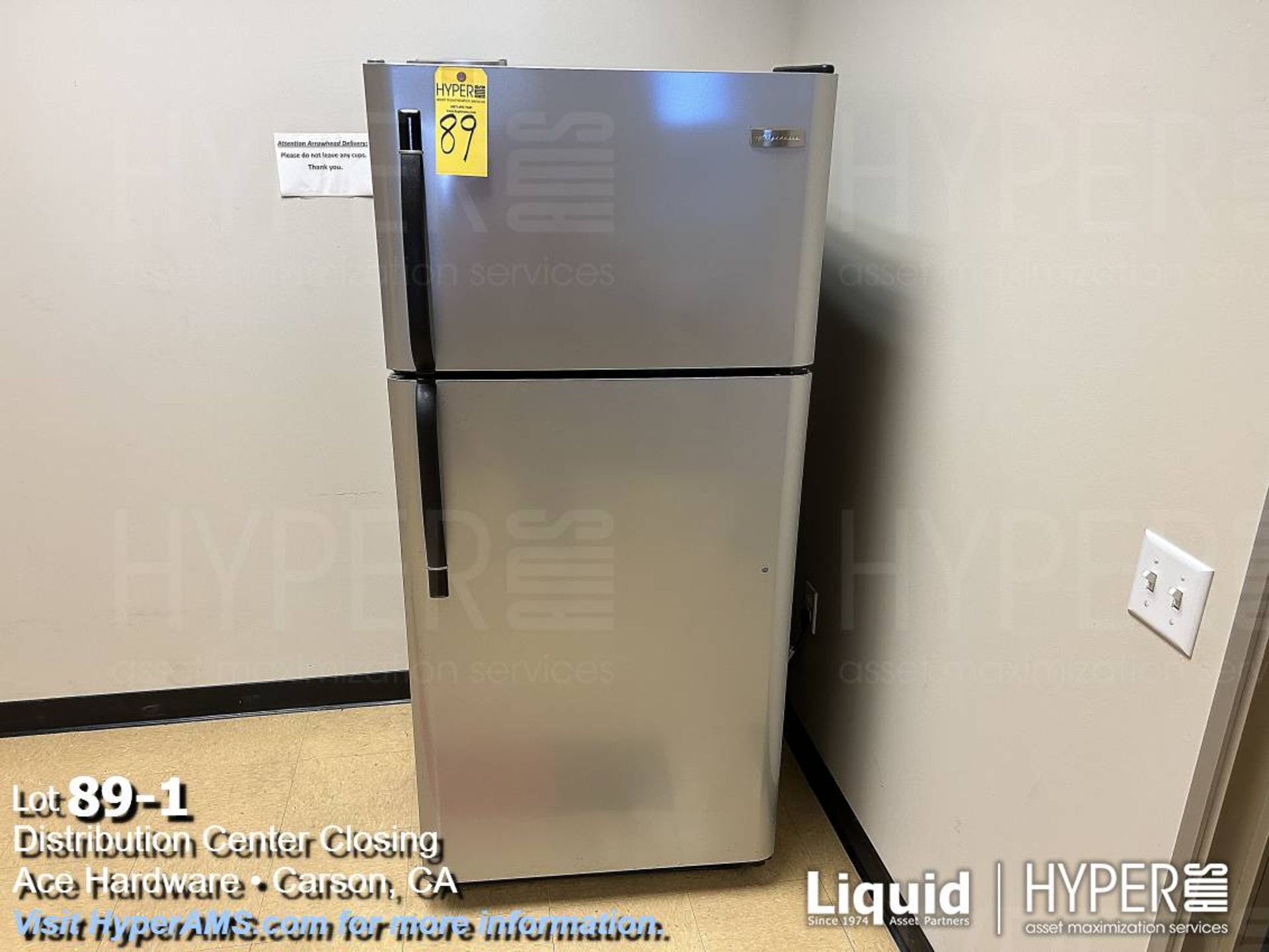 Lot: Refrigerator, and microwaves