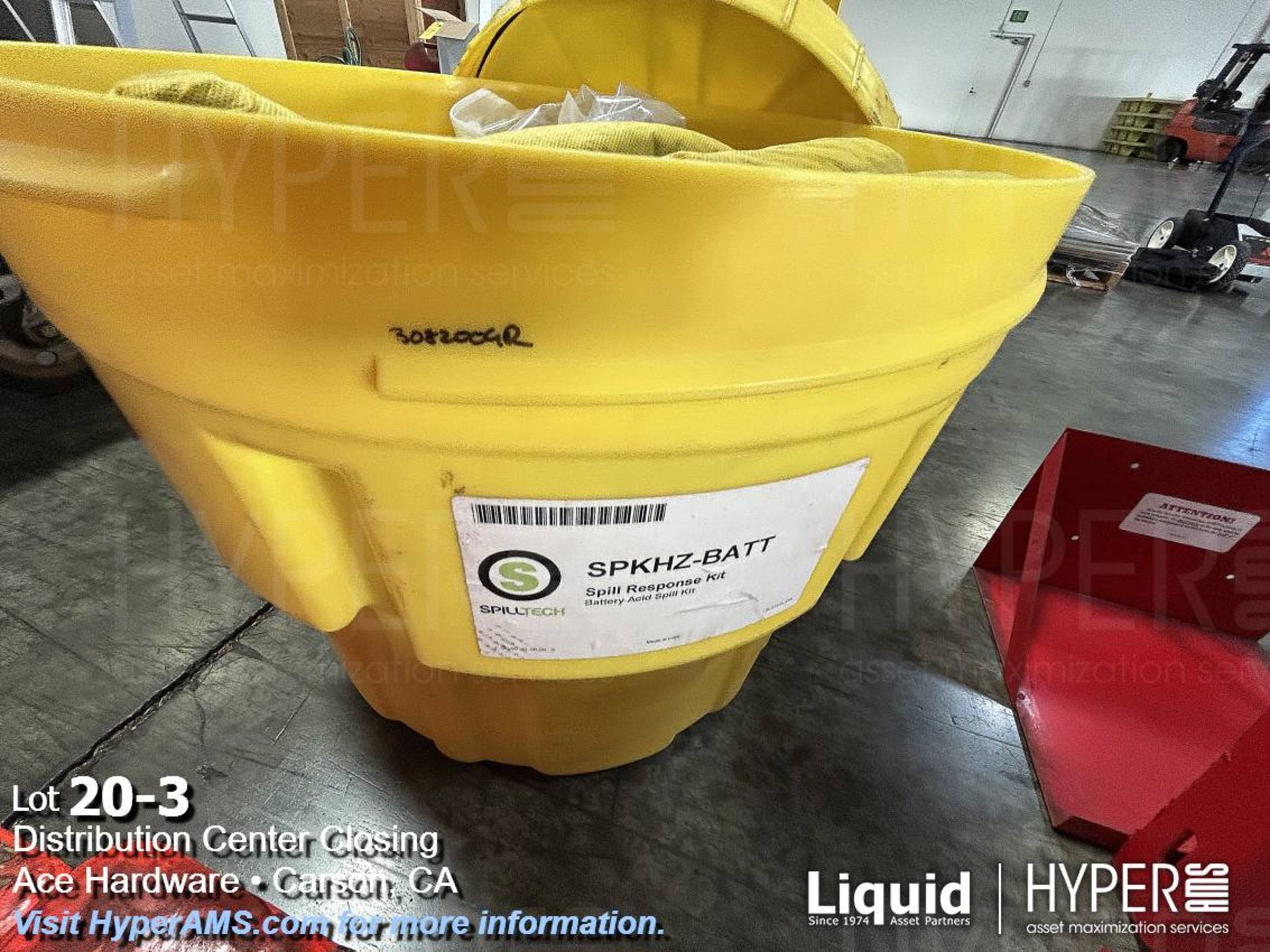 Lot: Safety cones, and spill kit - Image 3 of 5