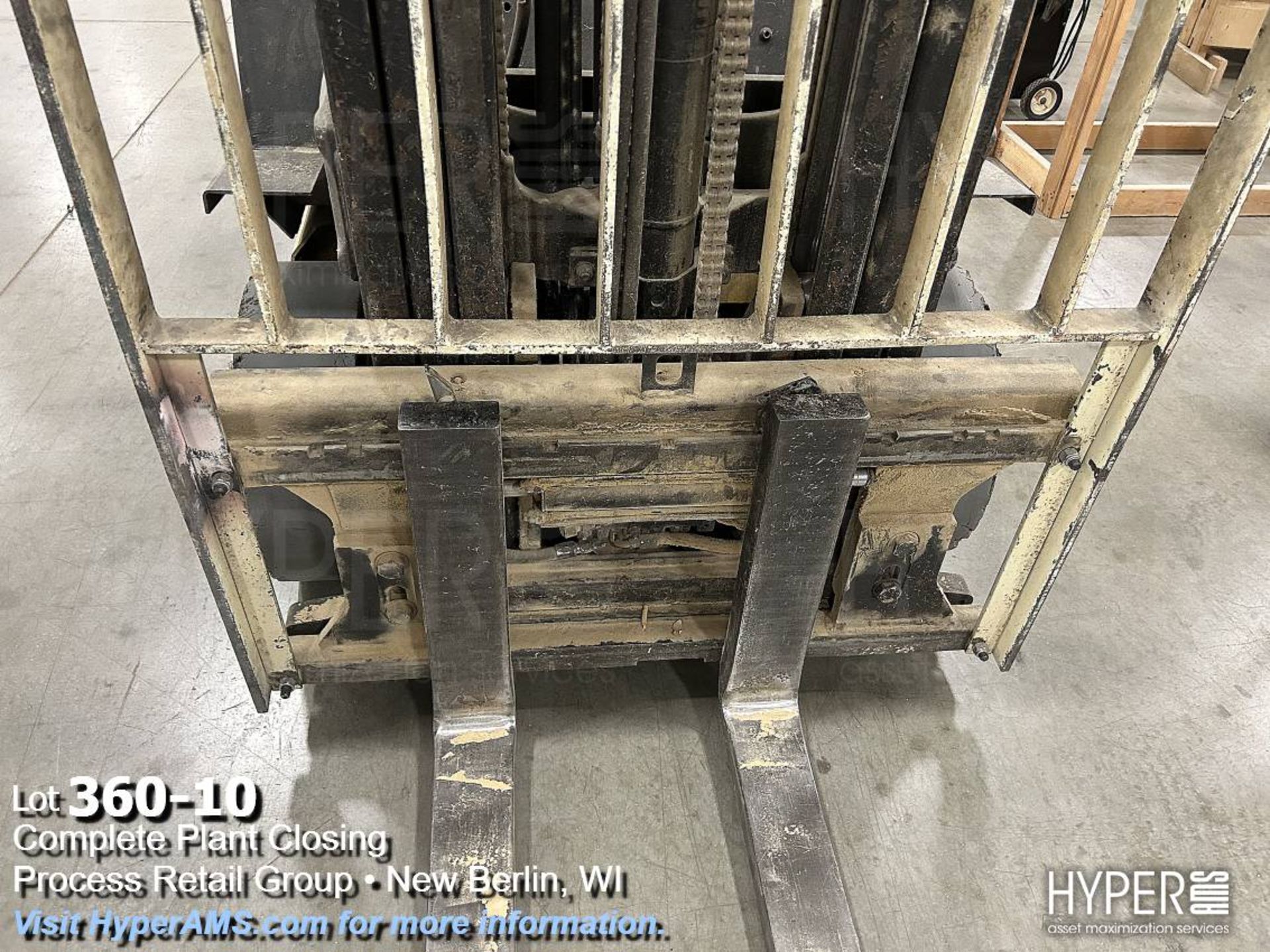 Yale 5000 lb. cap. Fork lift - Image 10 of 14