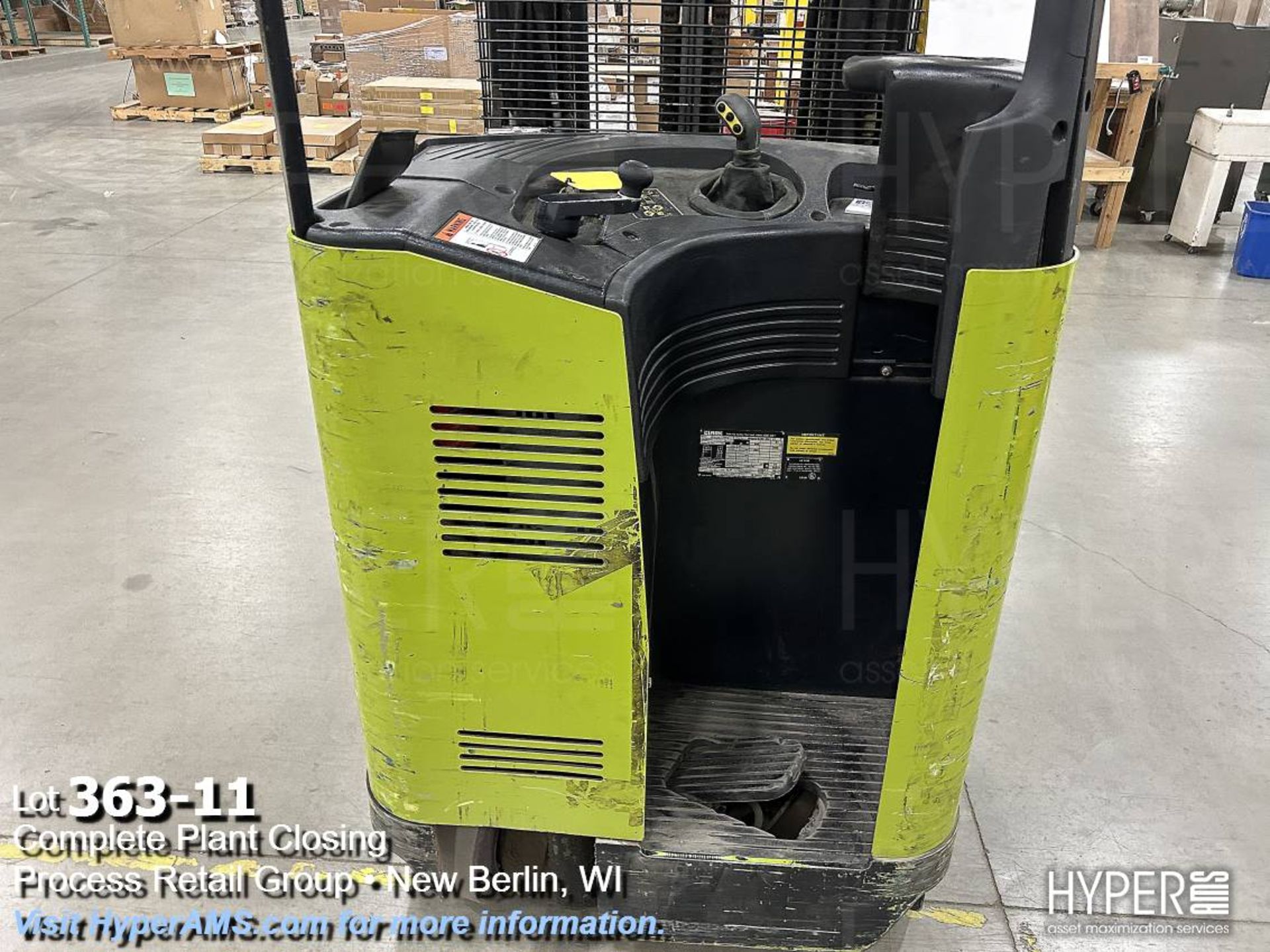 Clark 3000lb cap. Reach truck - Image 10 of 14