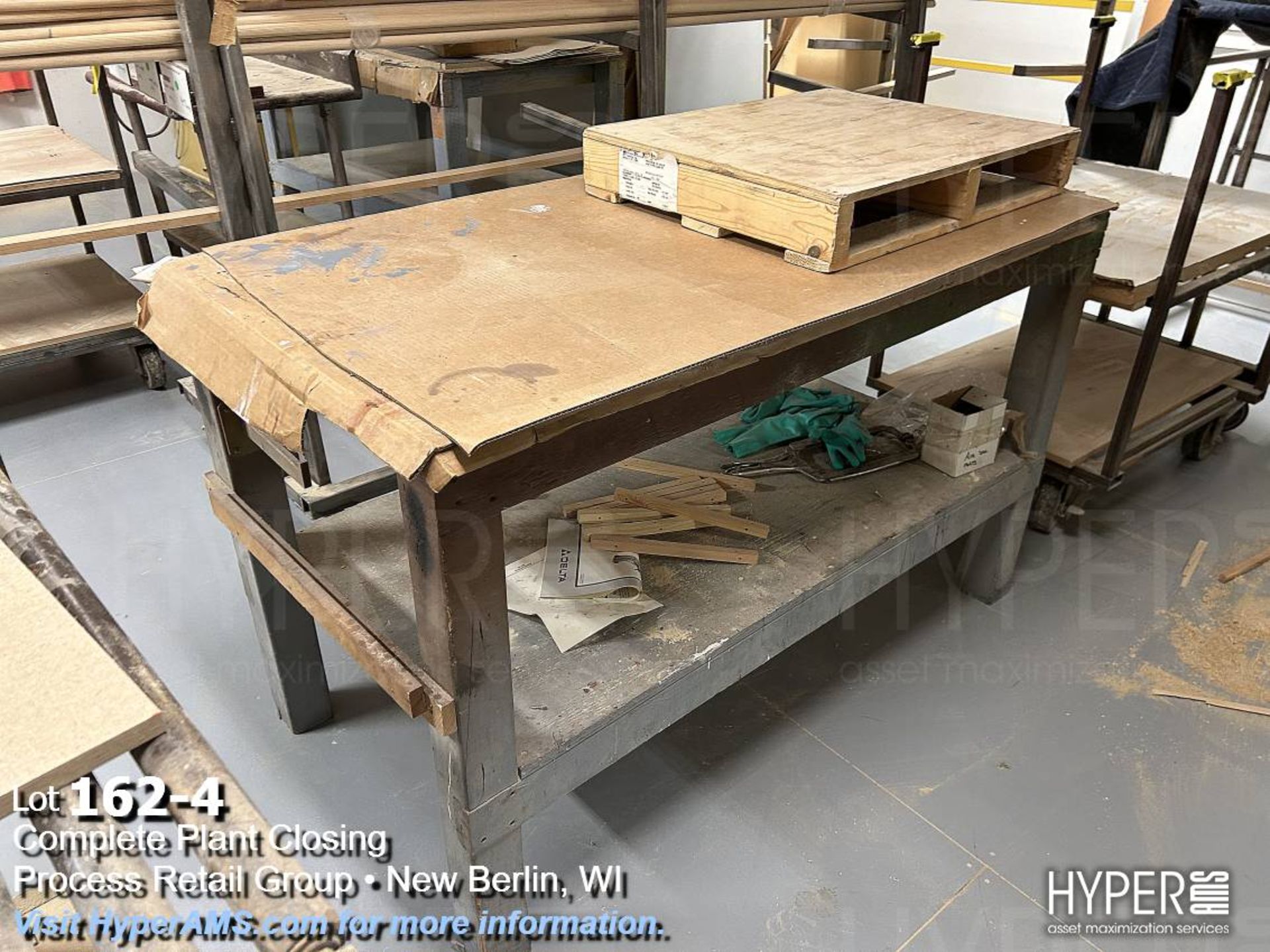 Lot: carts, conveyor, and table - Image 4 of 5