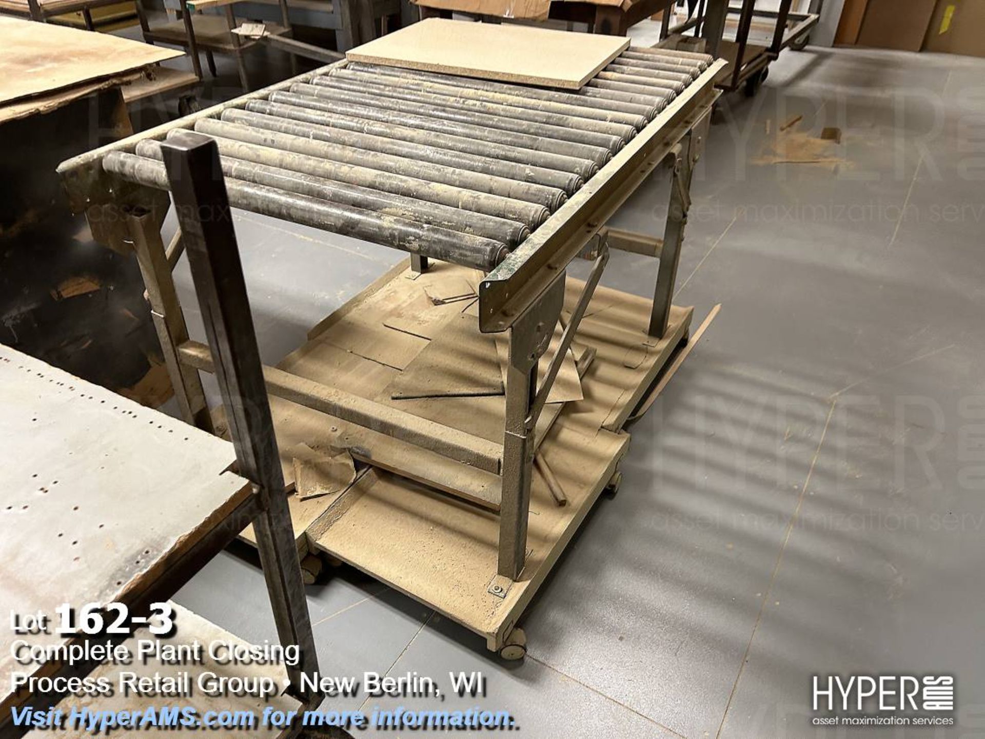 Lot: carts, conveyor, and table - Image 3 of 5