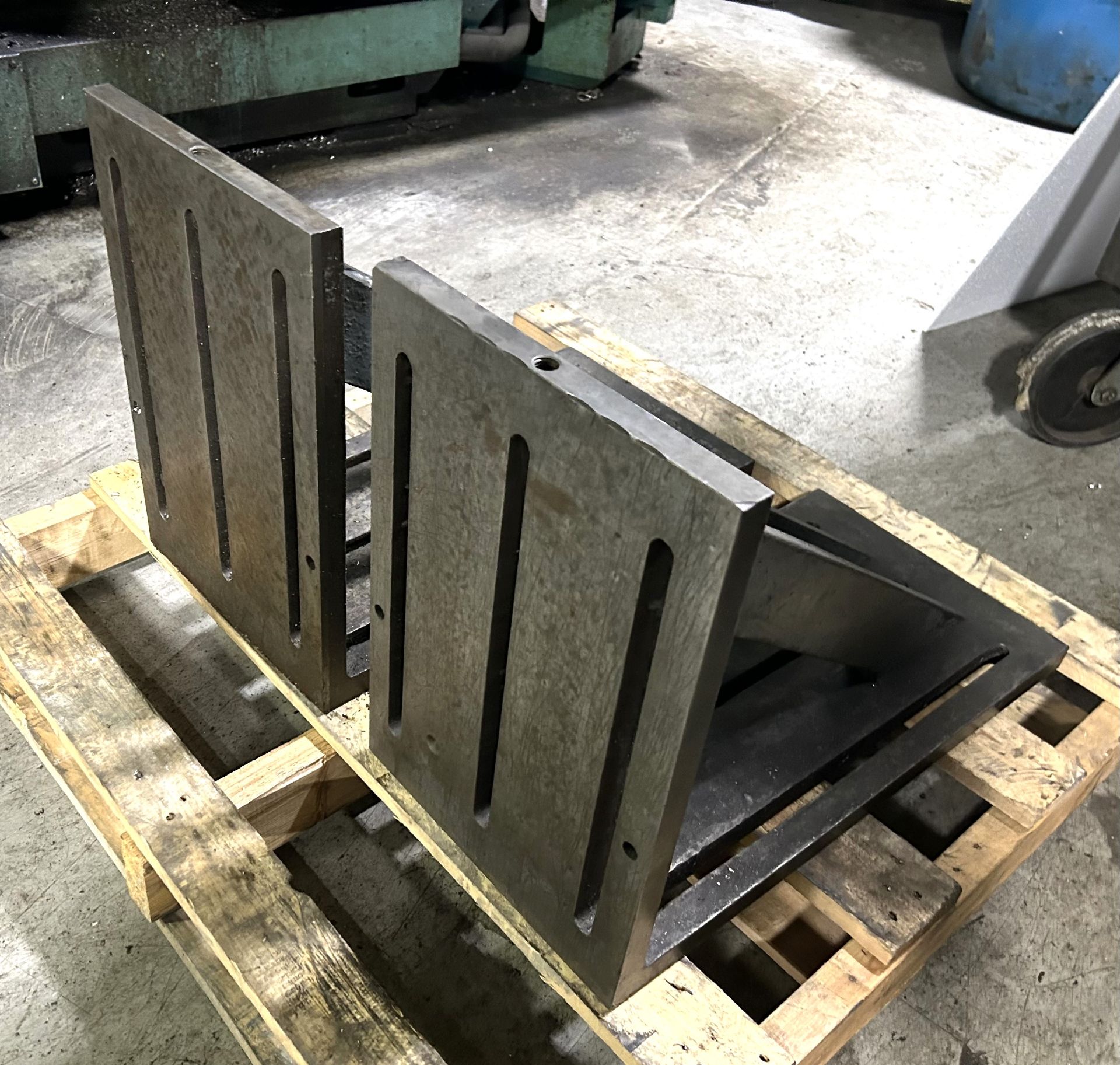 24"H x 18"FB x 12"W Angle Plate - Image 2 of 2