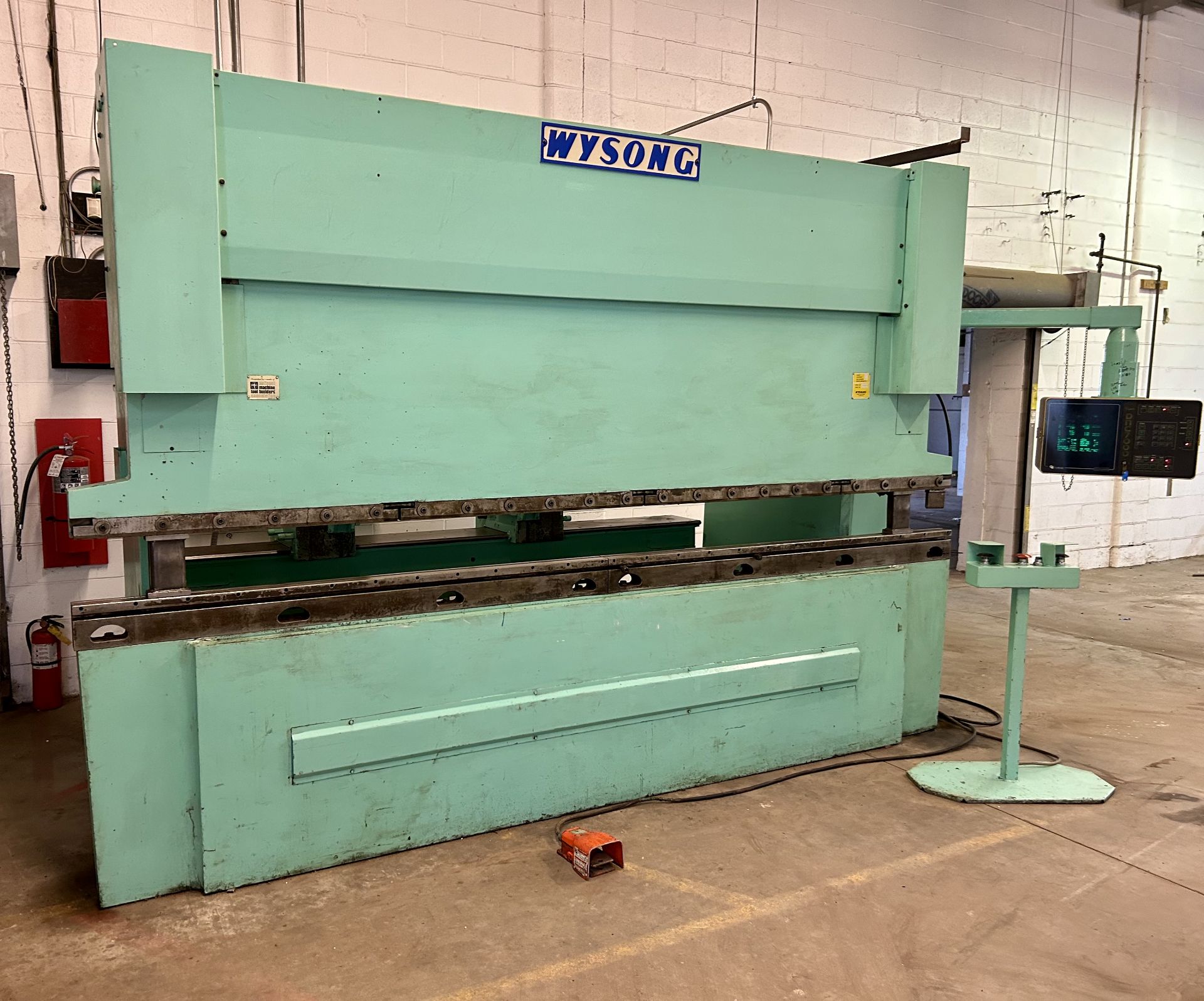 WYSONG 175 TON X 12' HYDRAULIC CNC PRESS BRAKE - Image 3 of 7