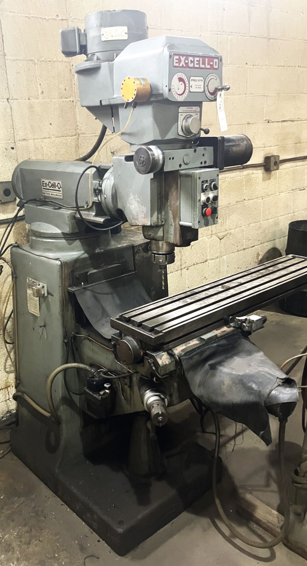 Ex-Cell-O Mod.602 1.5HP Milling Machine - S/N 6028578, Spindle Speeds 100-3800 RPM, R8 Spindle, 9" x