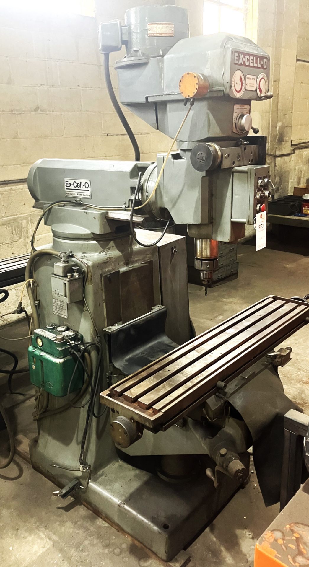 Ex-Cell-O Mod.602 1.5HP Milling Machine - S/N 6028590, Spindle Speeds 100-3800 RPM, R8 Spindle, 9" x