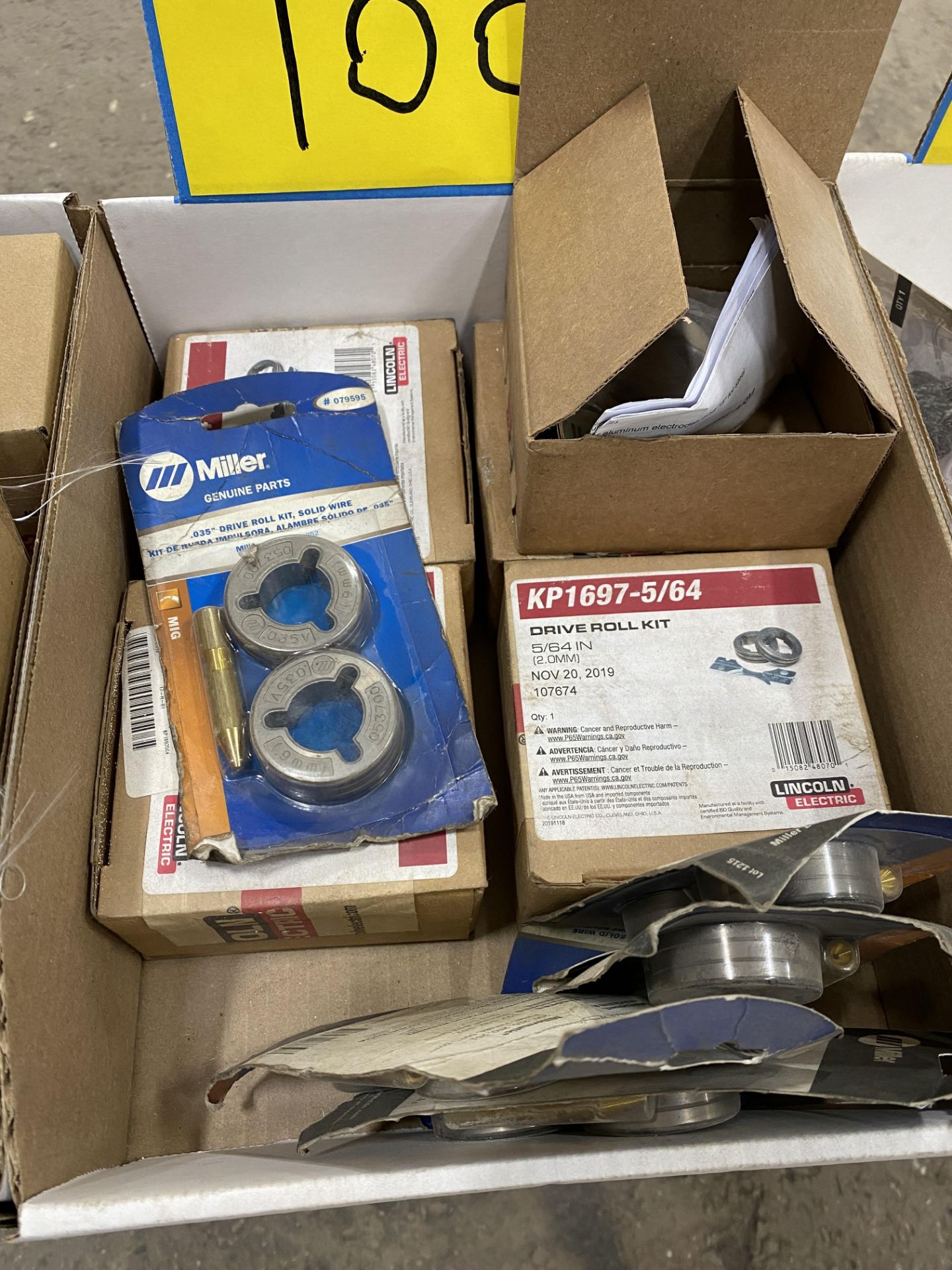 LOT OF (3) BOXES OF LINCOLN ELECTRIC GAS DIFFUSERS, DRIVE ROLL KITS, INSULATOR AISLANTE ISOLATORS - Image 3 of 4