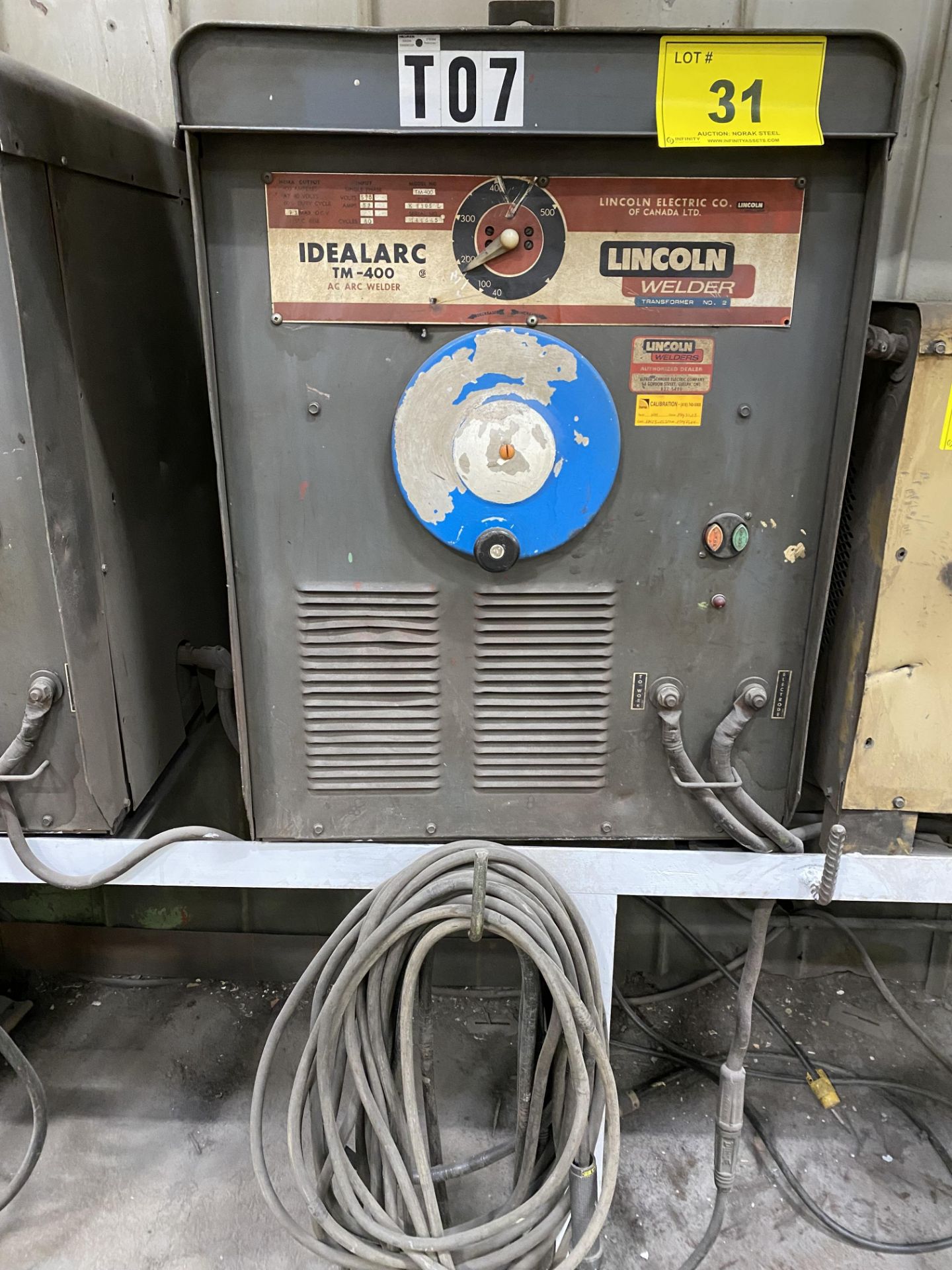 LINCOLN ELECTRIC IDEALARC TM-400 WELDER W/ CABLES (NO STAND)