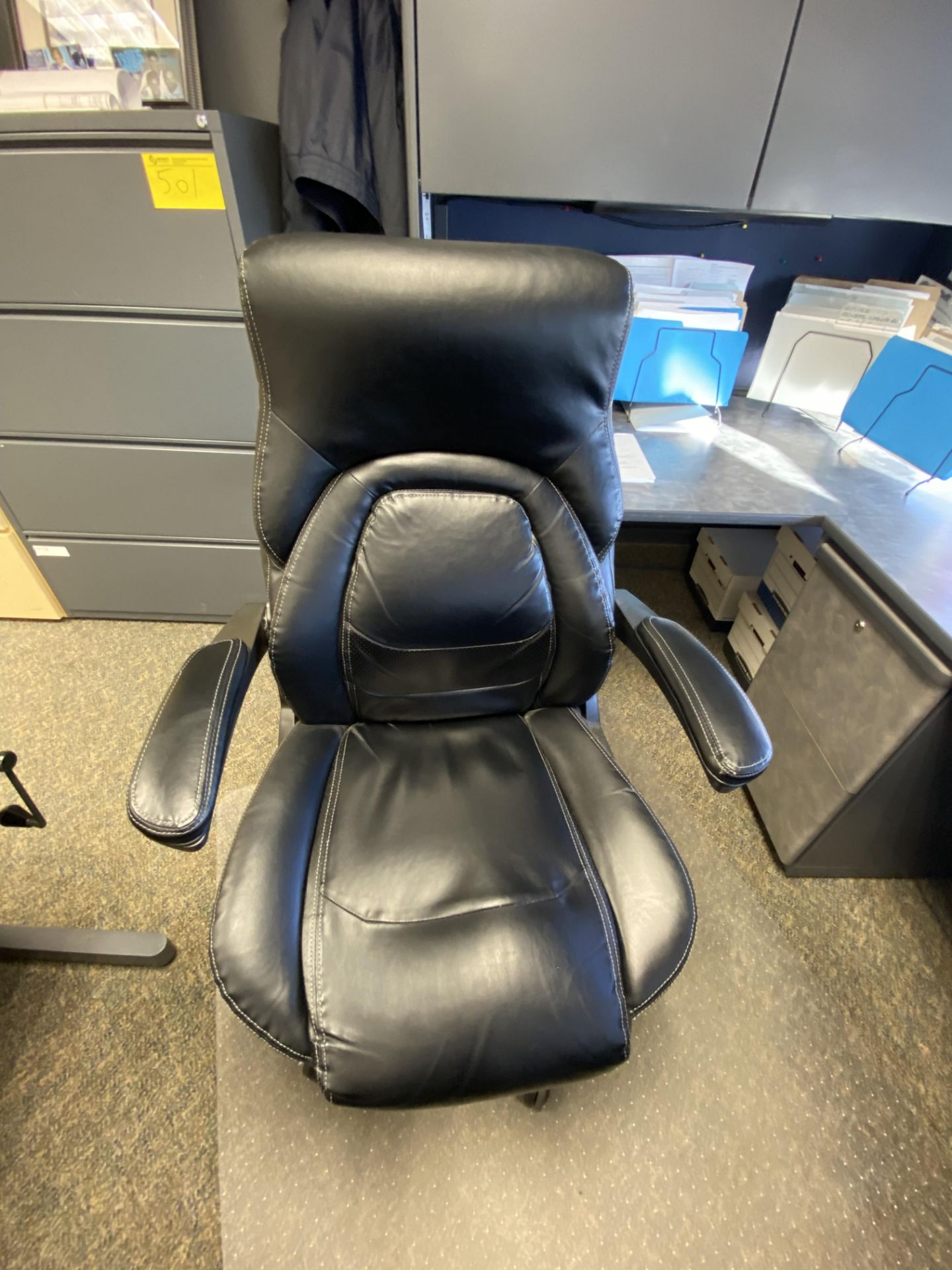 LAZYBOY HIGH BACK SWIVEL CHAIR (NOTE: SUBJECT TO LATE REMOVAL, PICKUP ON FRIDAY APRIL 26TH)