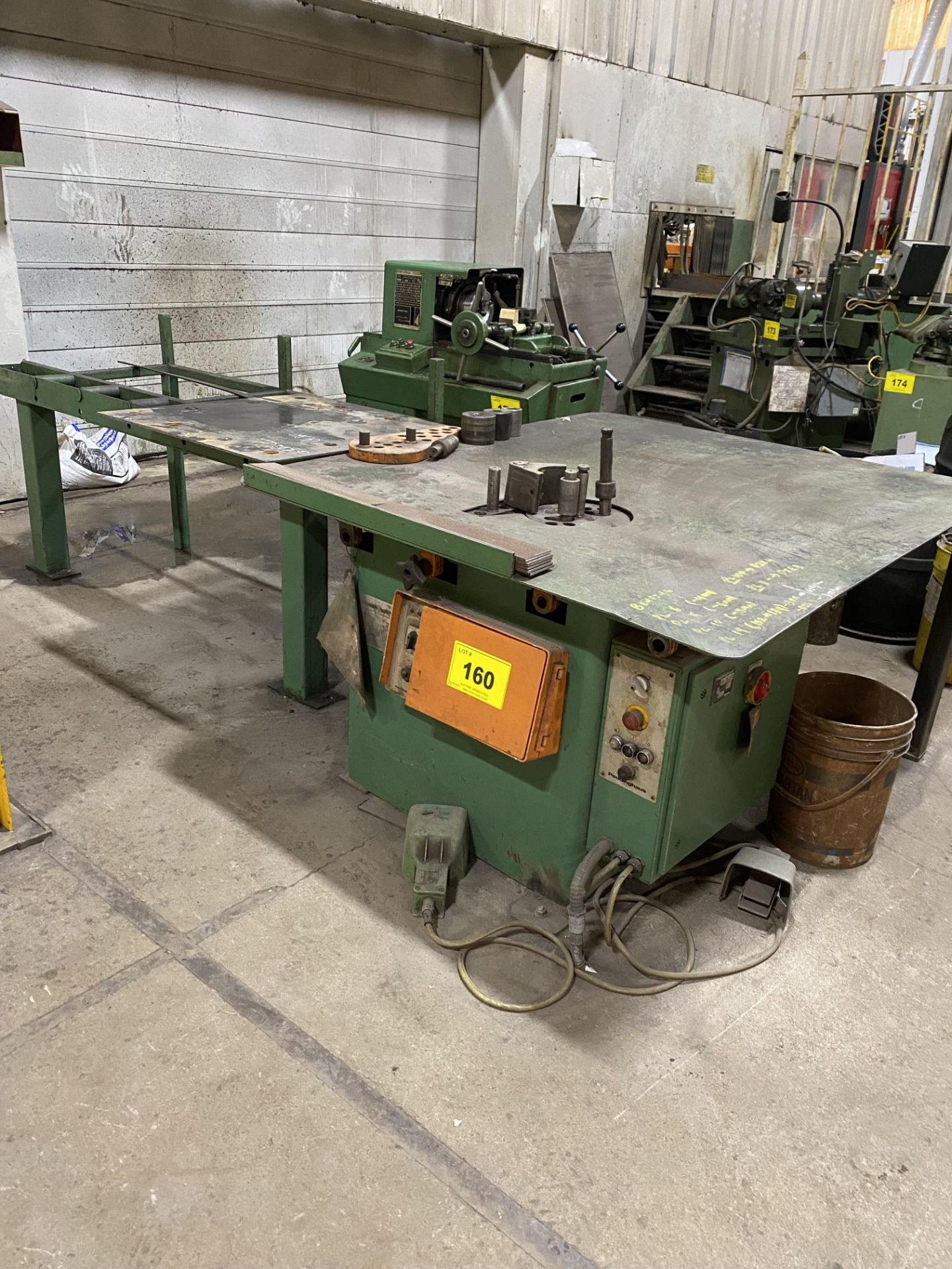 PEDDINGHAUS HYDRAULIC BENDER MODEL 13501146281030 W/ CONVEYOR (RIGGING FEE $800)