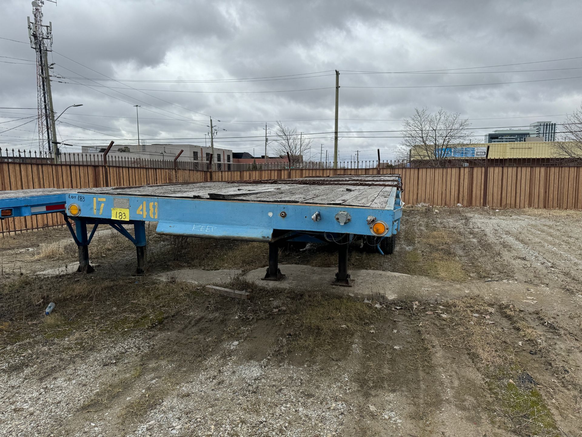 1987 48' FLATBED TRAILER, (5) AXELS, 86,000LB LOAD CAP., #17, FILE 115983767, PLATE C38 87E (NOTE: