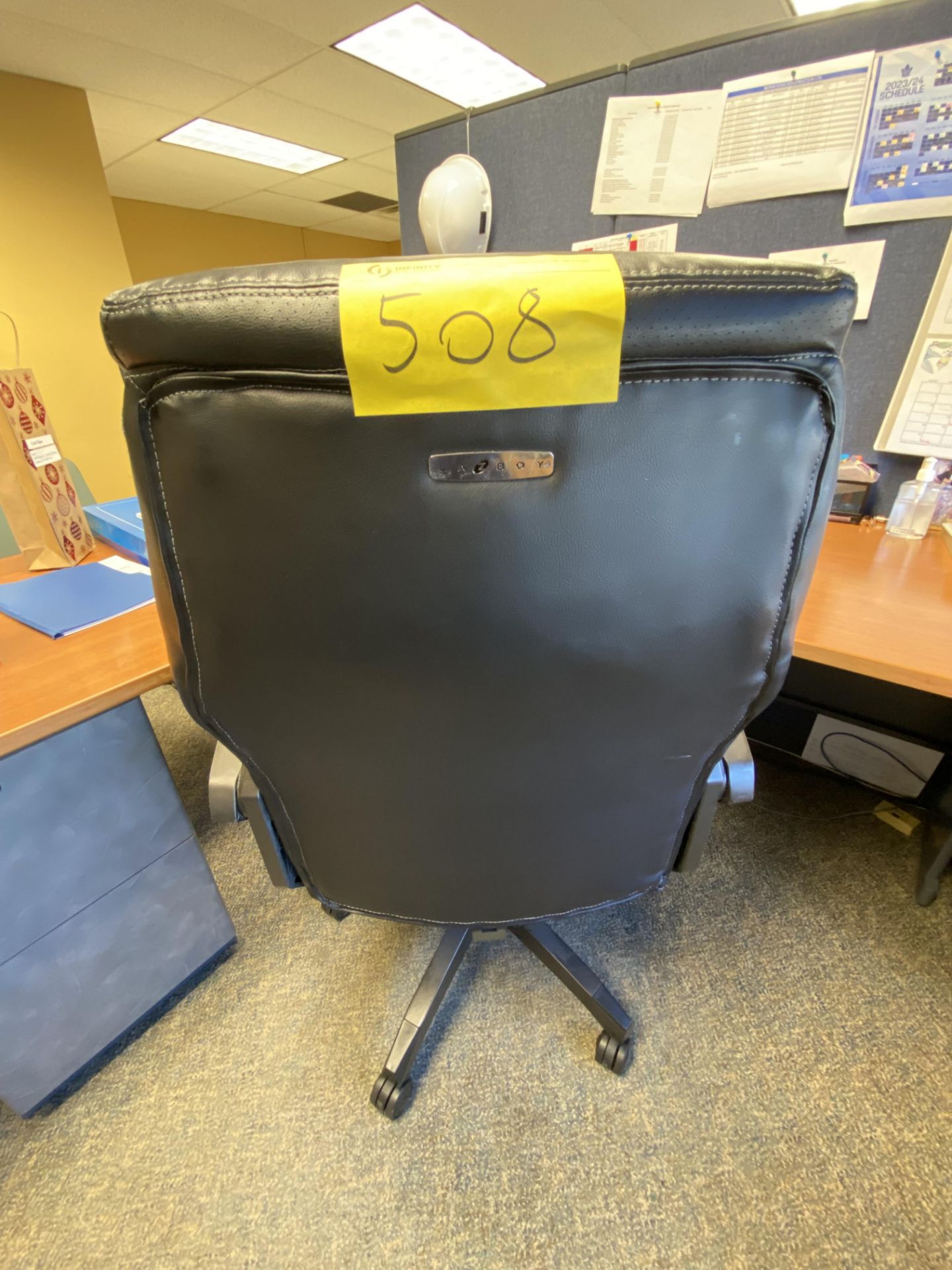 HIGH BACK SWIVEL CHAIR (NOTE: SUBJECT TO LATE REMOVAL, PICKUP ON FRIDAY APRIL 26TH) - Image 2 of 2