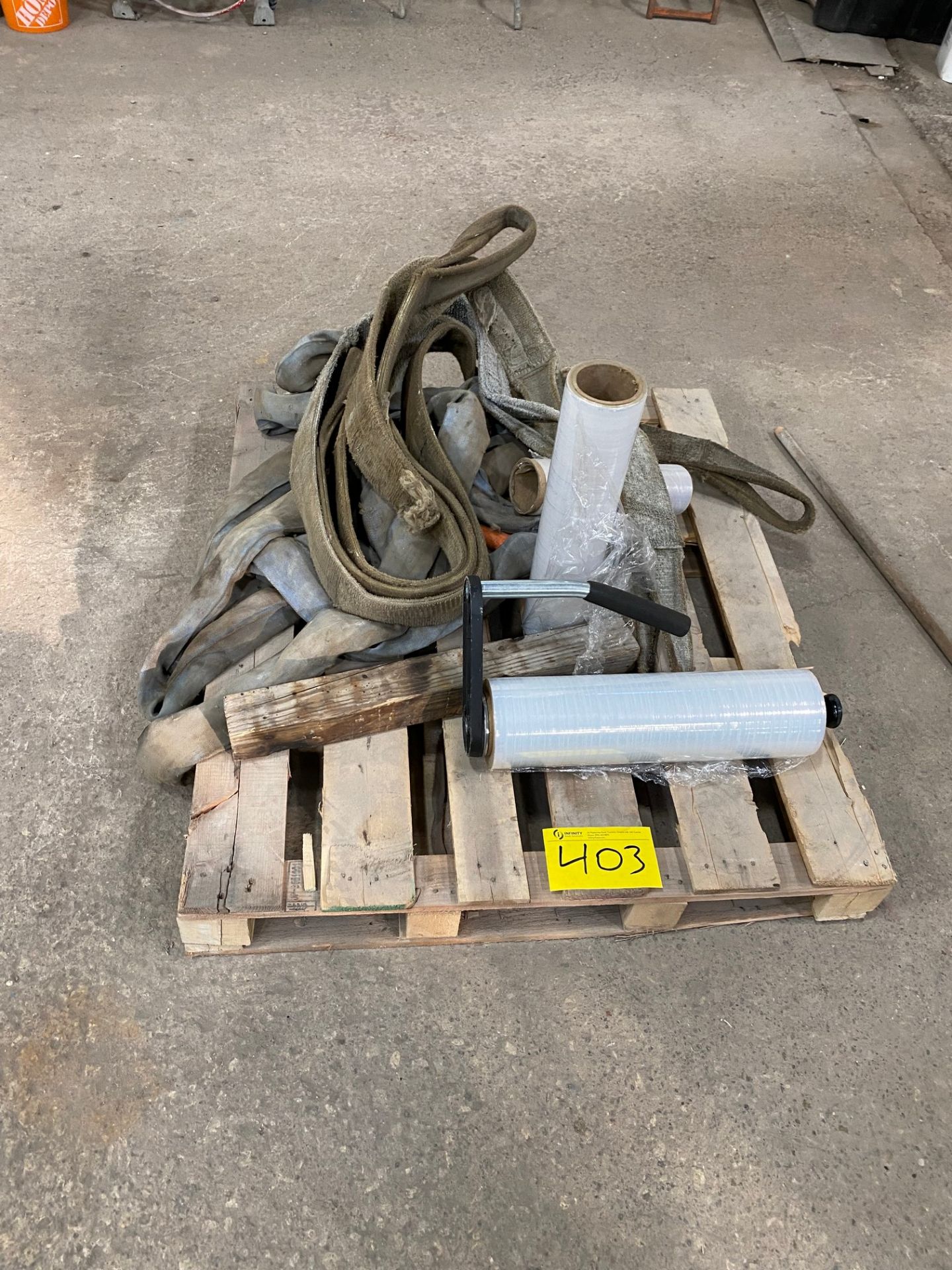 MANUAL PALLET WRAPPER W/ STRAPS