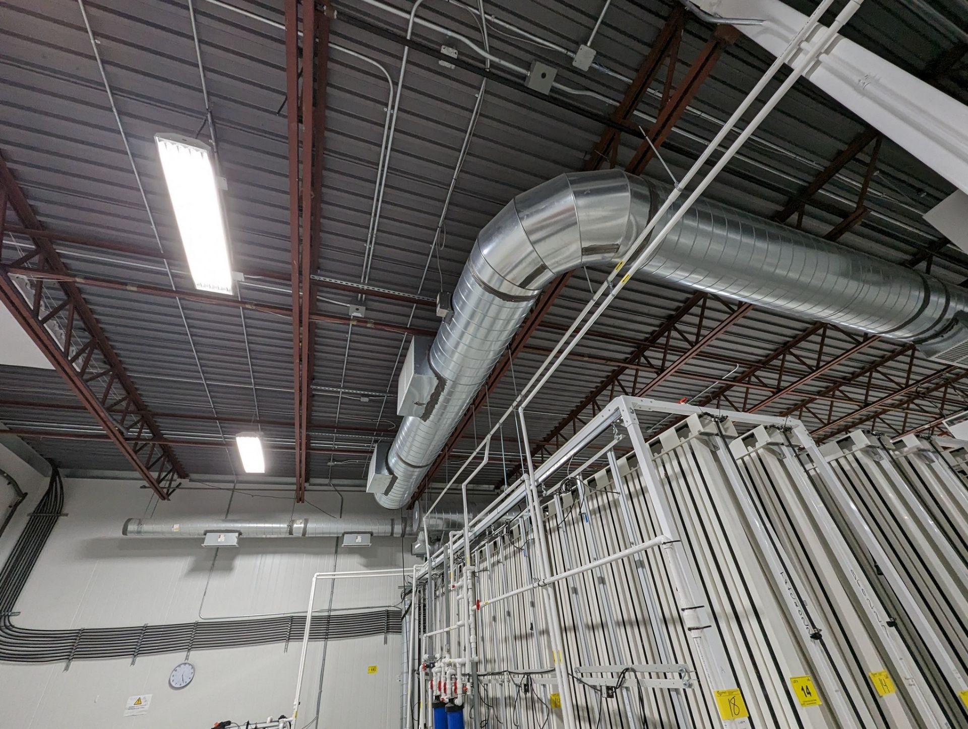 LOT OF ALL GROW ROOM DUCTWORK IN AIR AND ON FLOOR, ASST. SIZES, RECTANGULAR AND ROUND (SUBJECT TO - Image 16 of 20