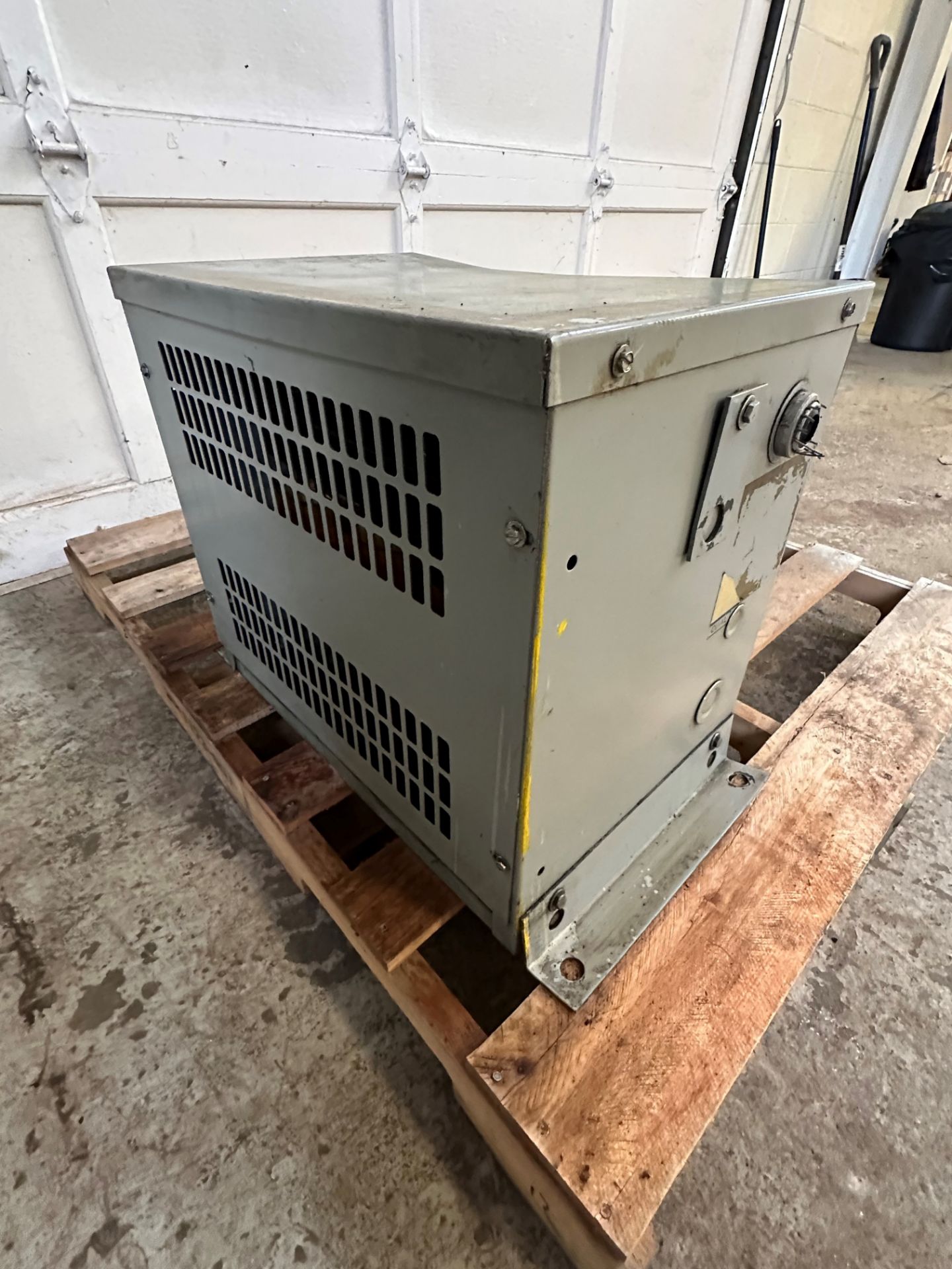 REX MANUFACTURING 75KVA TRANSFORMER, 600V PRIMARY, 480V SECONDARY, 3 PHASE (LOCATED IN BRANTFORD, - Image 2 of 2