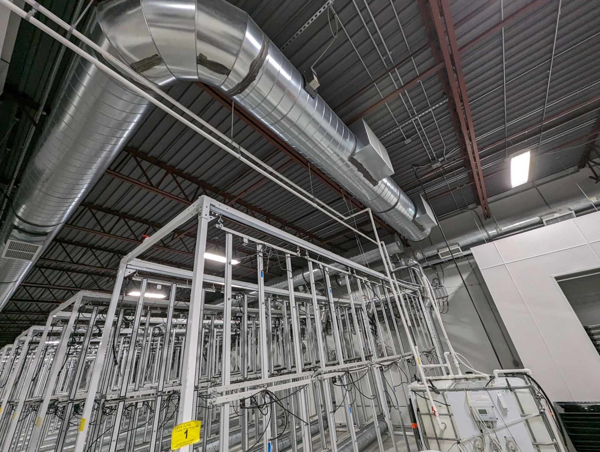 LOT OF ALL GROW ROOM DUCTWORK IN AIR AND ON FLOOR, ASST. SIZES, RECTANGULAR AND ROUND (SUBJECT TO - Image 18 of 20