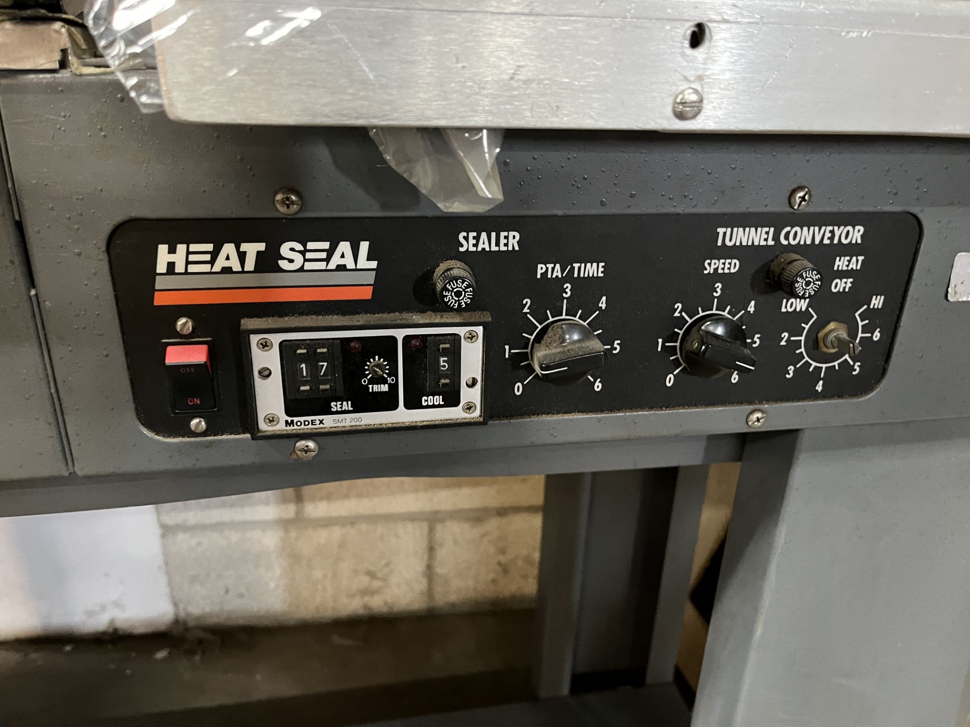 HEAT SEAL SHINK WRAPPER W/ L BAR SEALER AND SHINK TUNNEL (RIGGING FEE $200) - Image 4 of 6