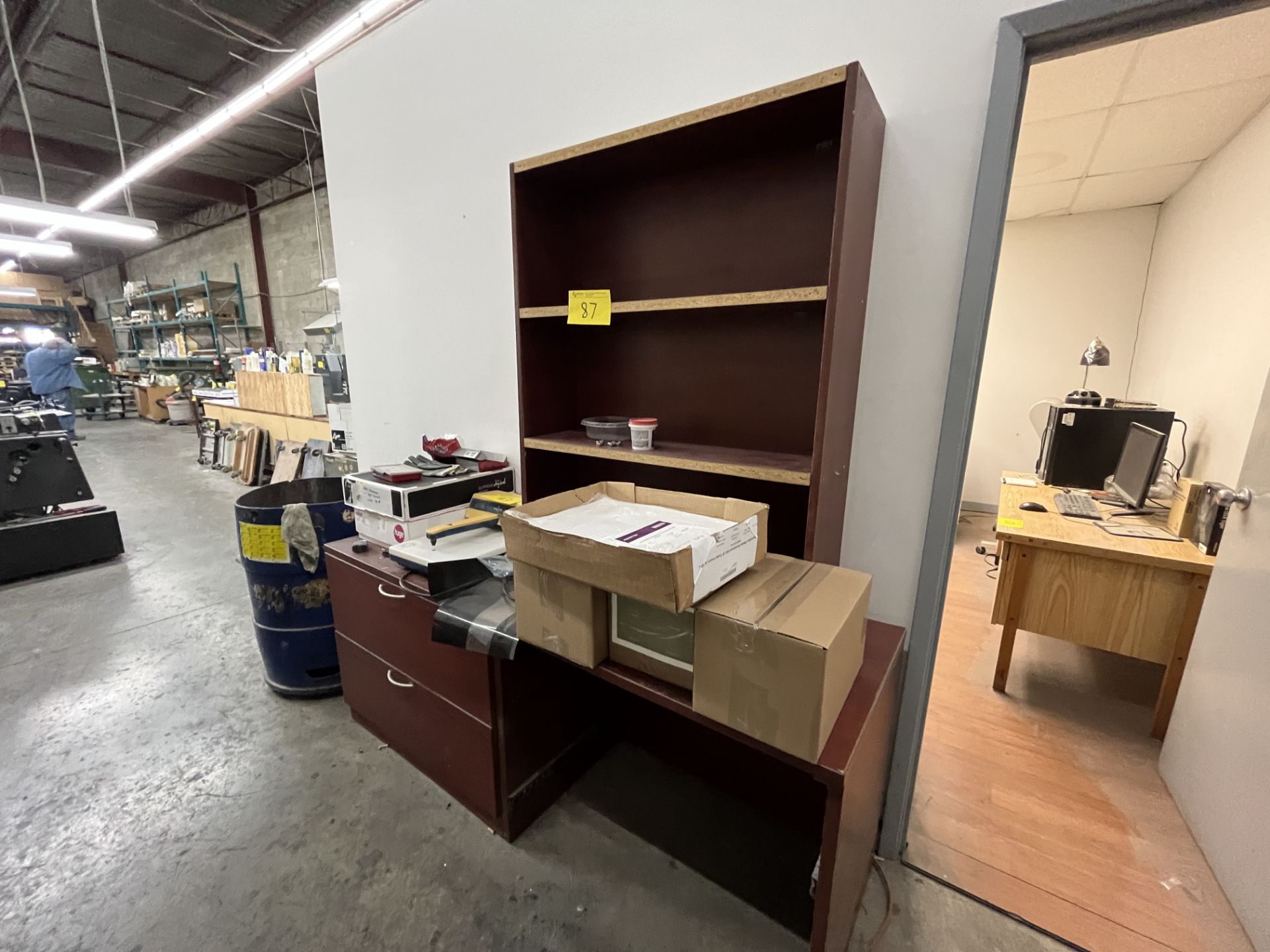 OVERSIZED CREDENZA AND DESK W/ HUTCH (NO CONTENTS) - Image 2 of 2