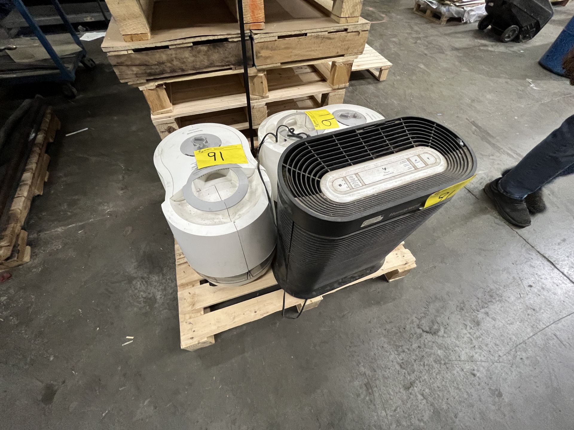 LOT OF (2) AIR FILTRATION UNITS / DEHUMIDIFIERS