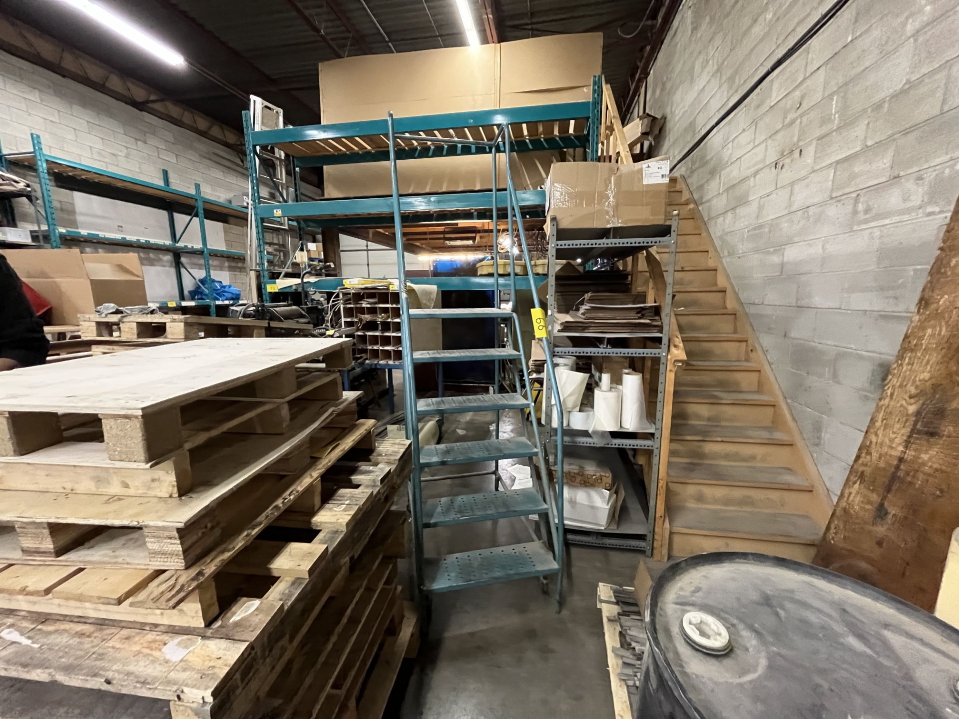 6-STEP WAREHOUSE LADDER