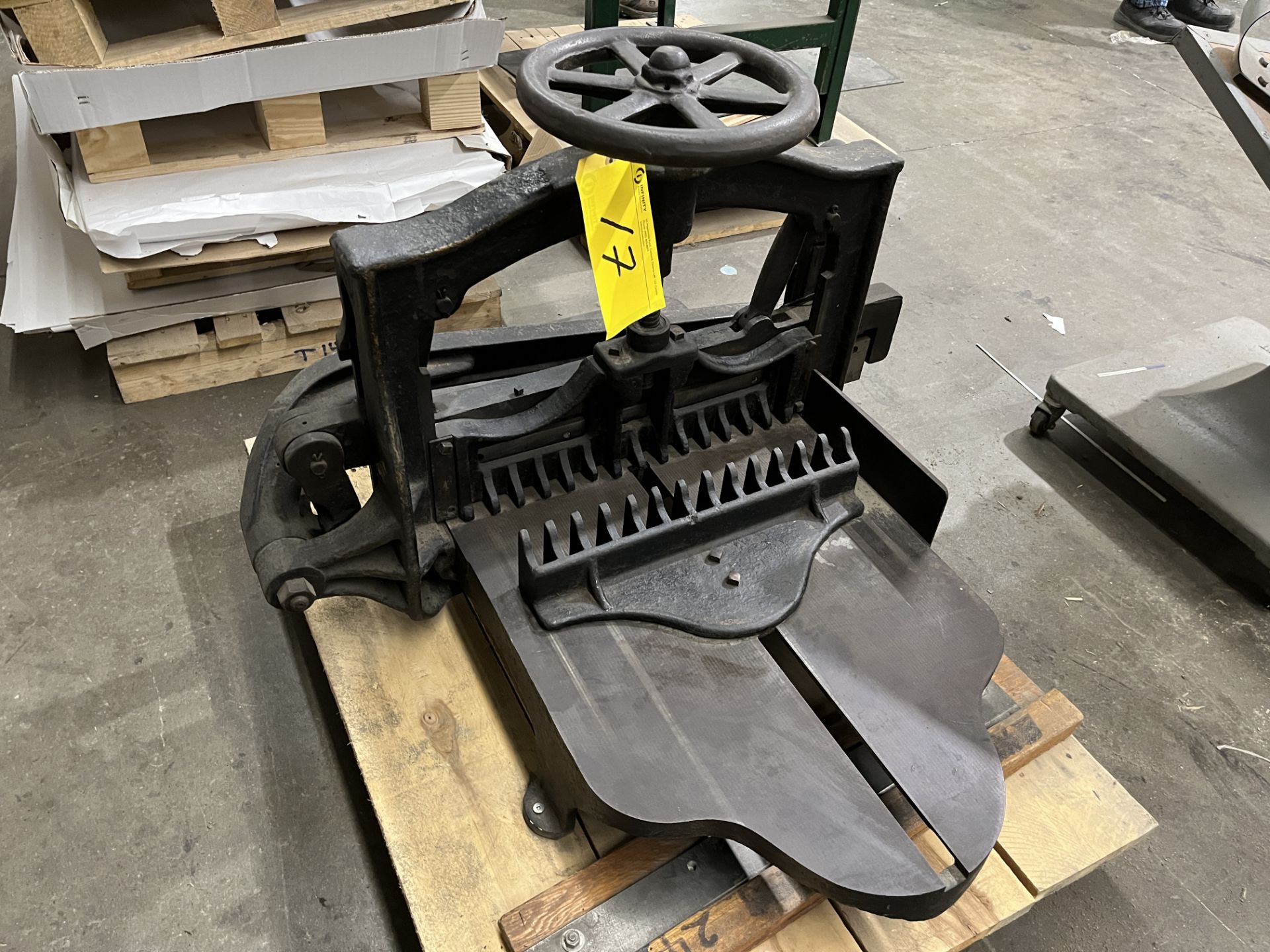MONTON BROTHER 24" MANUAL CUTTER