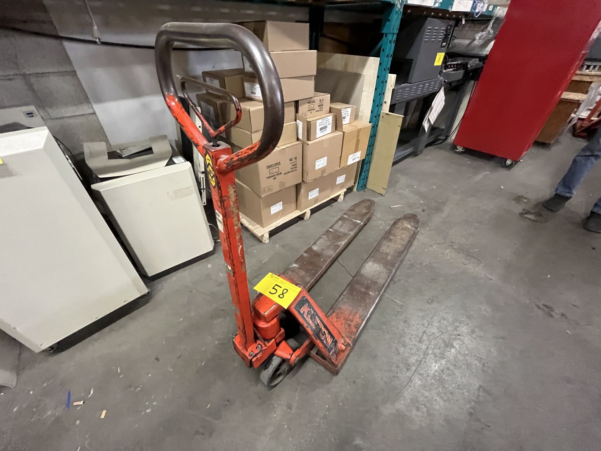 KLETON 5,000LB CAP. PALLET JACK