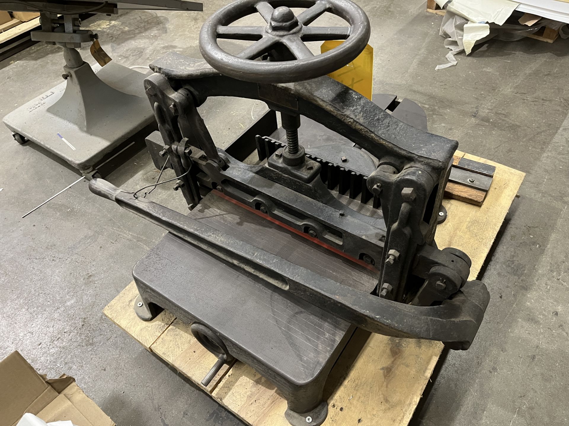 MONTON BROTHER 24" MANUAL CUTTER - Image 3 of 3
