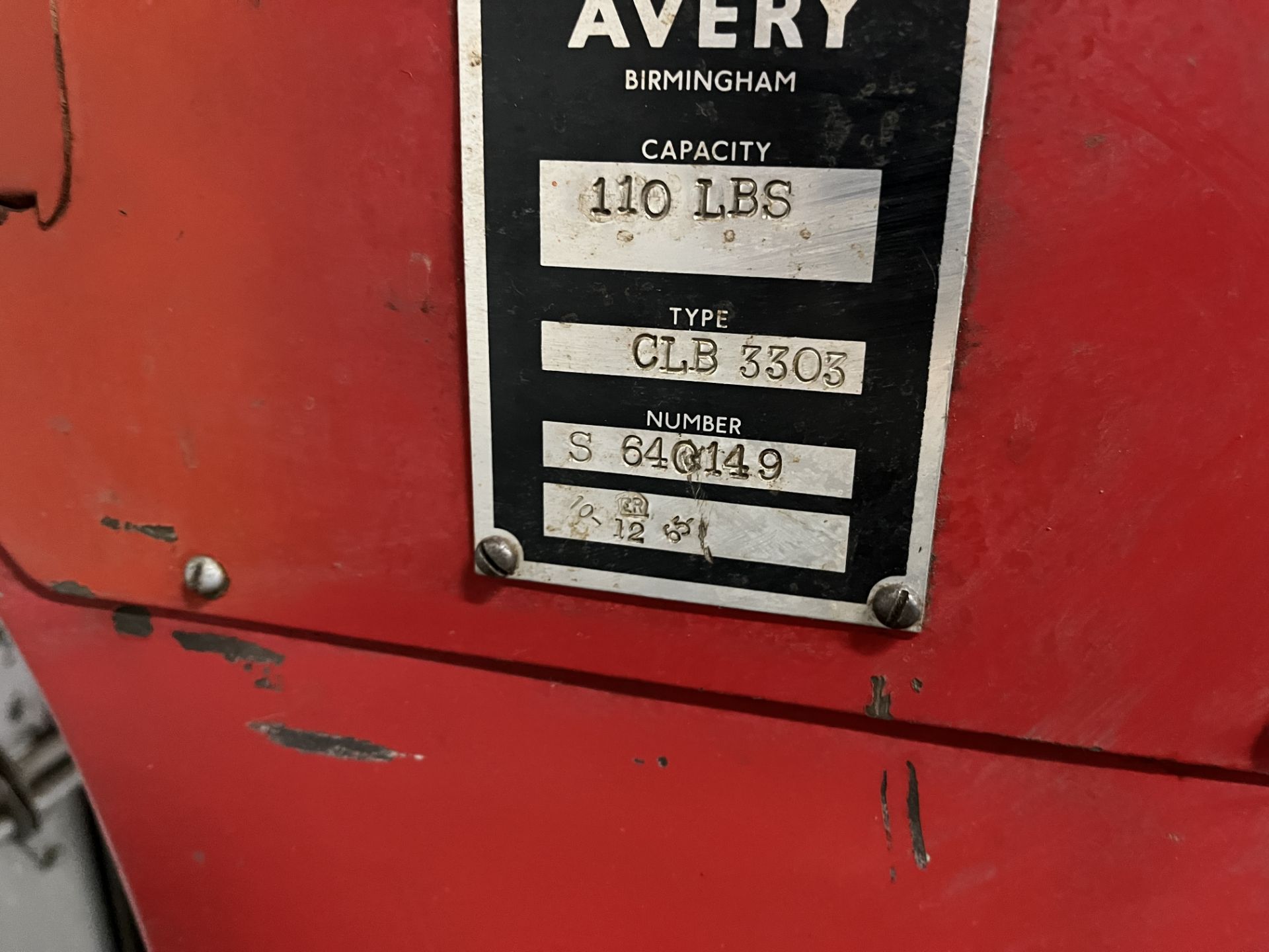 AVERY CLB3305 110LB CAP. WEIGH SCALE W/ TABLE - Image 2 of 2