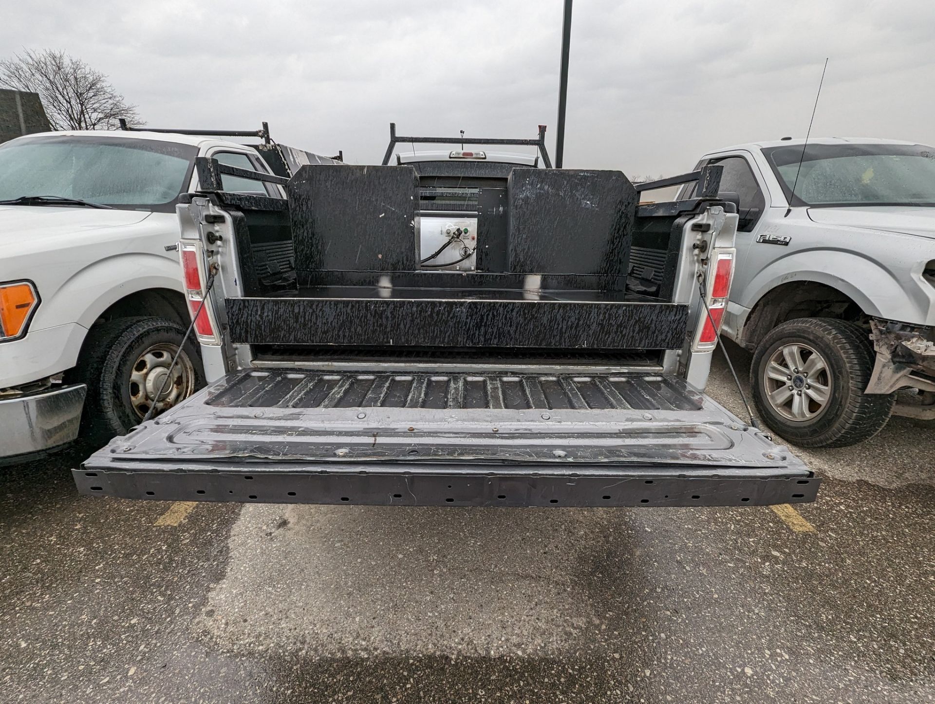2014 FORD F150 XLT PICKUP TRUCK, VIN# 1FTNF1CF2EKG16322, APPROX. 275,754KMS (NO BLACK TOOL BOXES) - Image 5 of 10