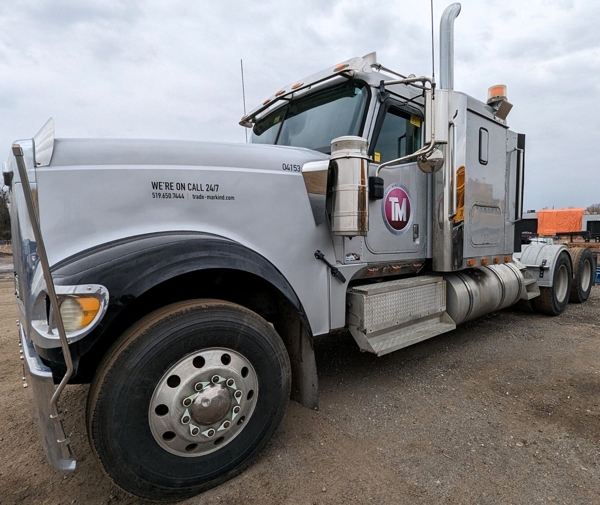 2004 INTERNATIONAL 9900IX 6X4 TRUCK TRACTOR, SLEEPER CAB, VIN# 2HSCKAPR74C093526, APPROX. 1,310,