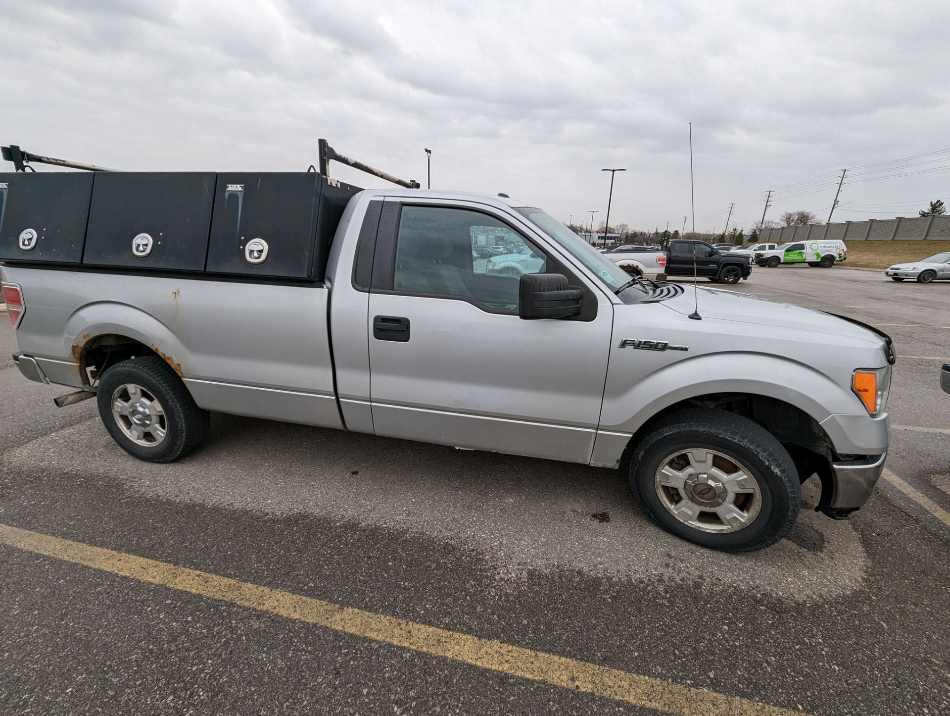 2013 FORD F150 XLT PICKUP TRUCK, VIN# 1FTNF1CF2DKE53797, APPROX. 411,982KMS (NO BLACK TOOL BOXES) - Image 4 of 12