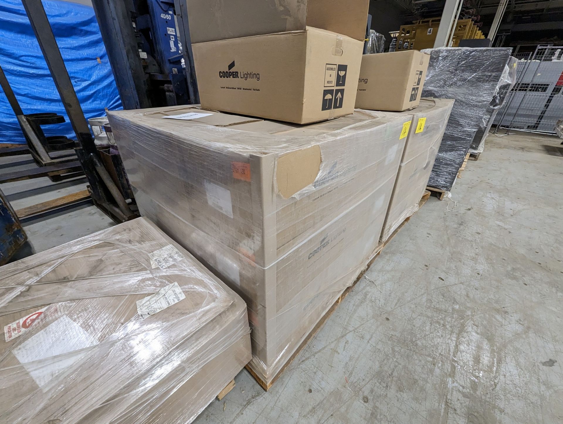 LOT OF (2) PALLET OF COOPER LIGHTING IMI-292 OUTDOOR LIGHT FIXTURES, 250 WATT, TYPE HPS, CAT NO. - Image 2 of 6