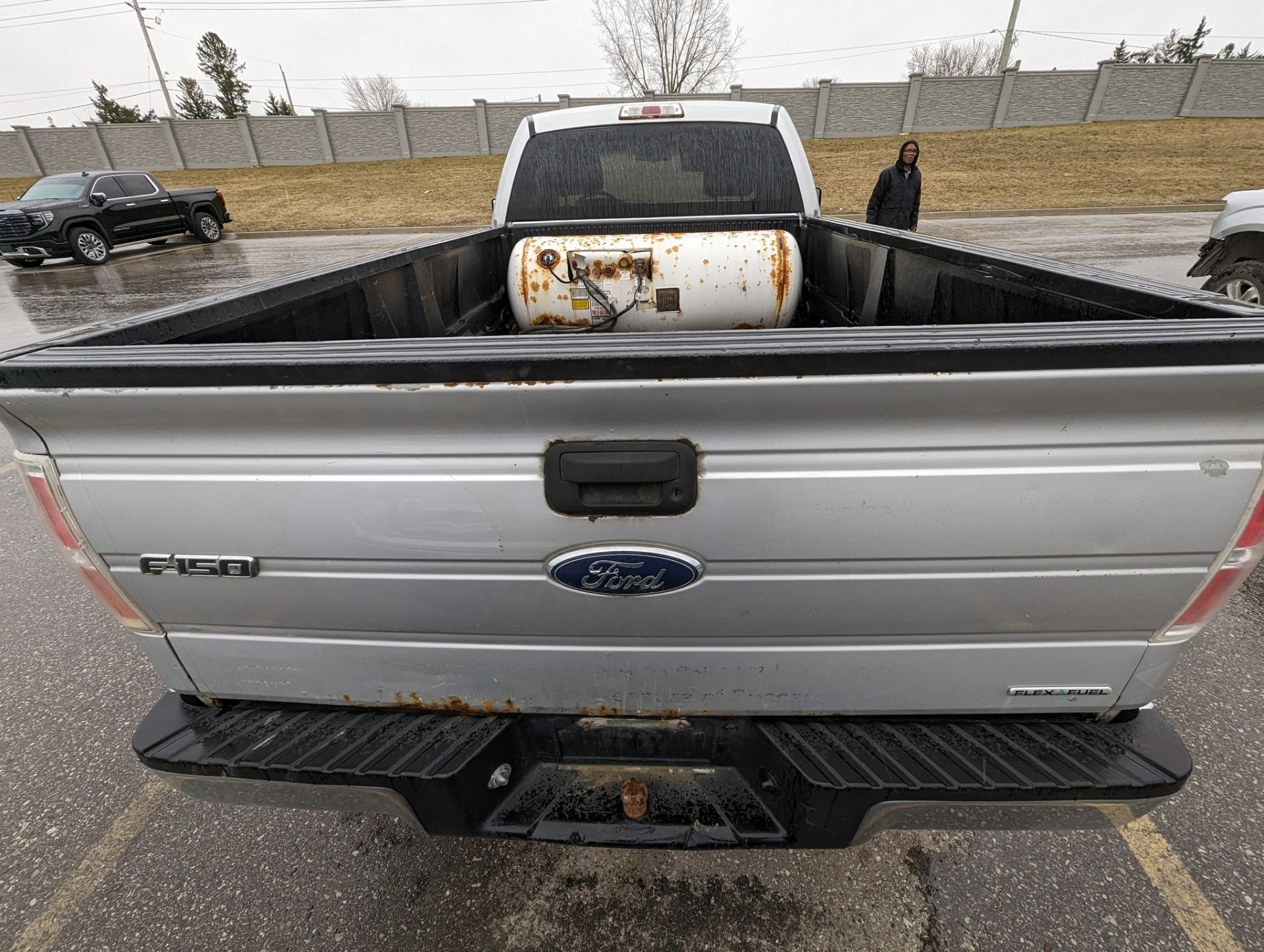2013 FORD F150 XLT PICKUP TRUCK, VIN# 1FTNF1CFXDKF50570, APPROX. 423,552KMS (NO BLACK TOOL BOXES) - Image 6 of 9