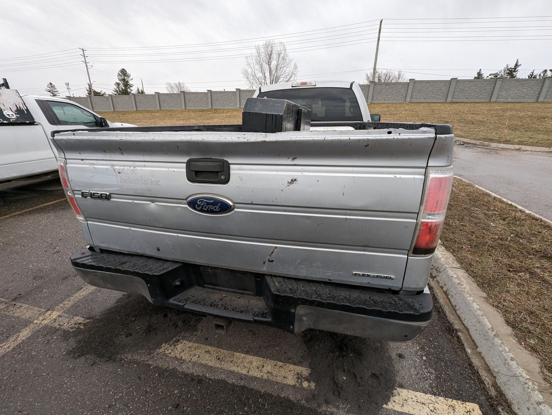 2013 FORD F150 XLT PICKUP TRUCK, VIN# 1FTNF1CF6DKD33131, APPROX. 315,106KMS (NO BLACK TOOL BOXES) - Image 6 of 12