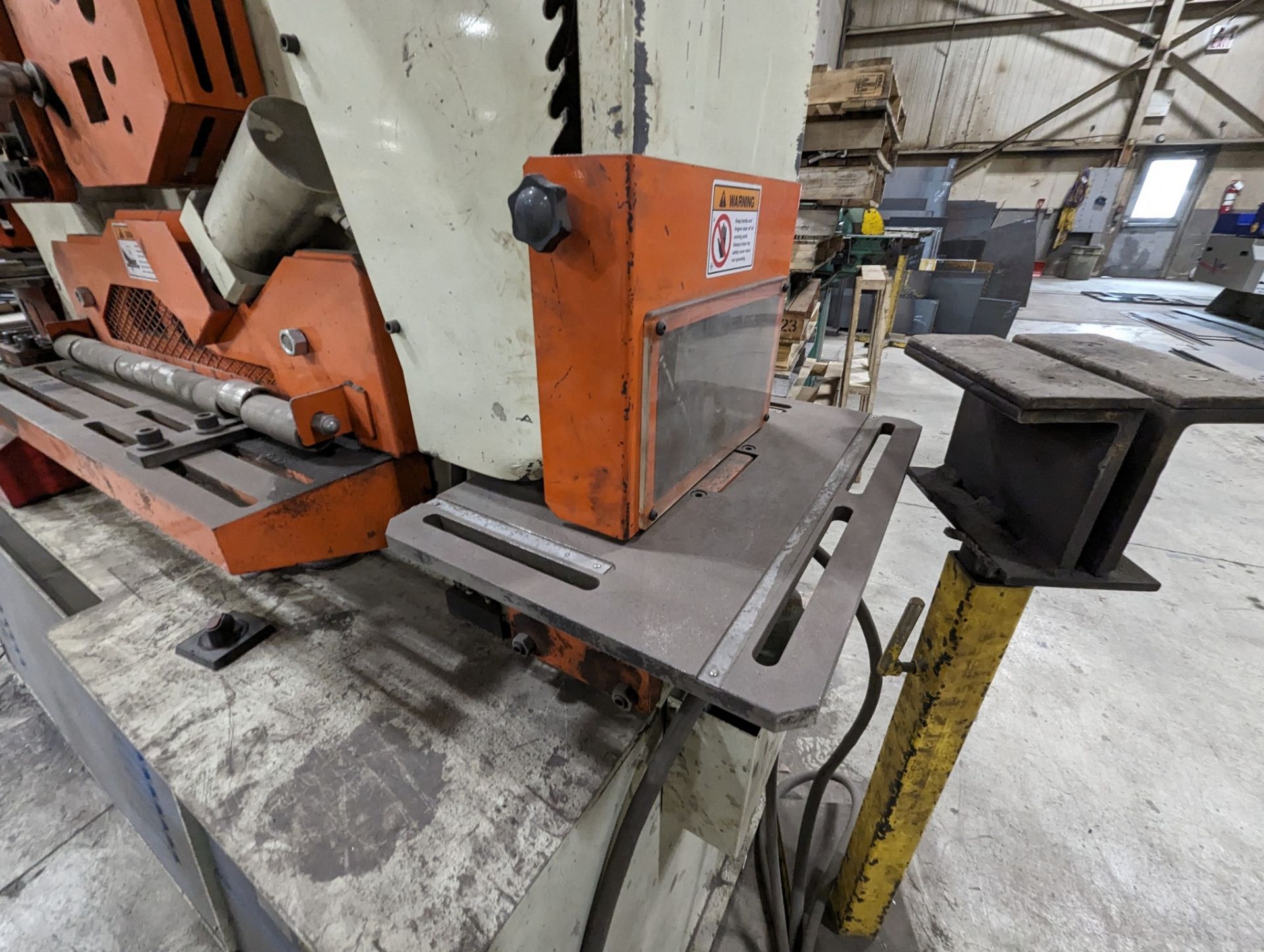 2015 FABMASTER / SUNRISE IW-110SD HYDRAULIC IRONWORKER, 110-TON PUNCH CAP., 6” X 6” X 9/16” ANGLE, - Image 15 of 21