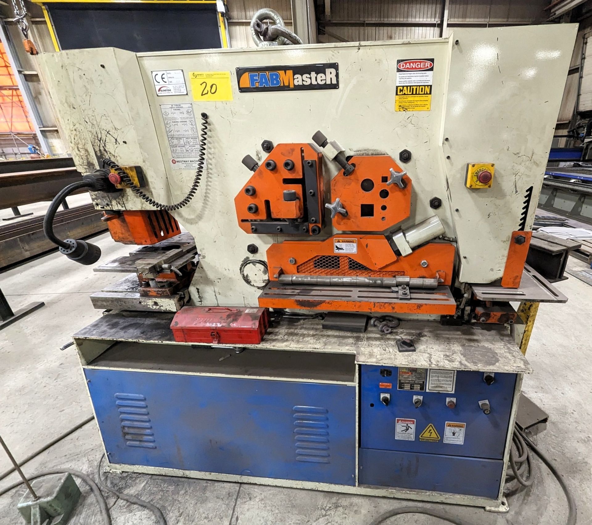 2015 FABMASTER / SUNRISE IW-110SD HYDRAULIC IRONWORKER, 110-TON PUNCH CAP., 6” X 6” X 9/16” ANGLE, - Image 8 of 21