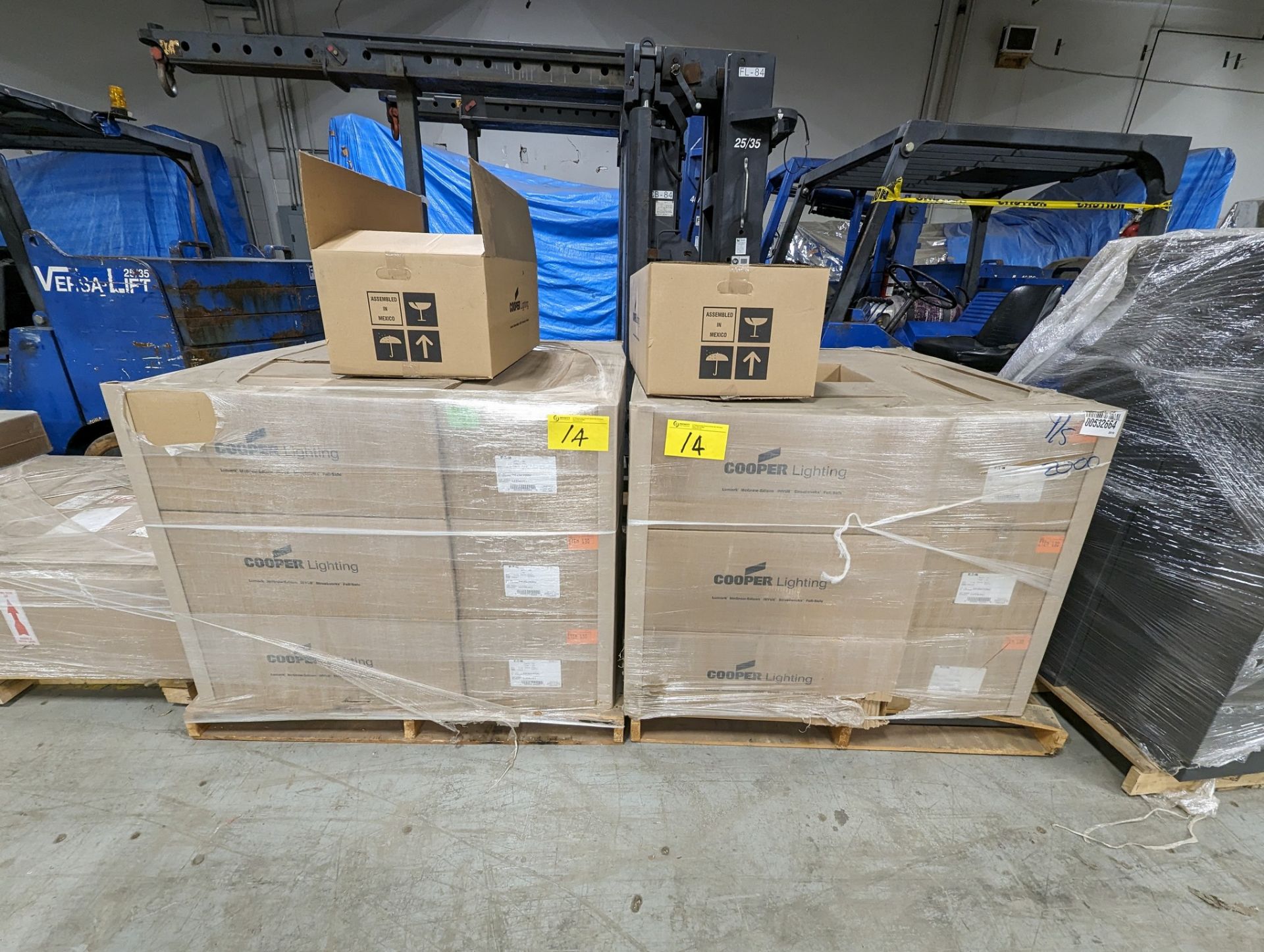 LOT OF (2) PALLET OF COOPER LIGHTING IMI-292 OUTDOOR LIGHT FIXTURES, 250 WATT, TYPE HPS, CAT NO.