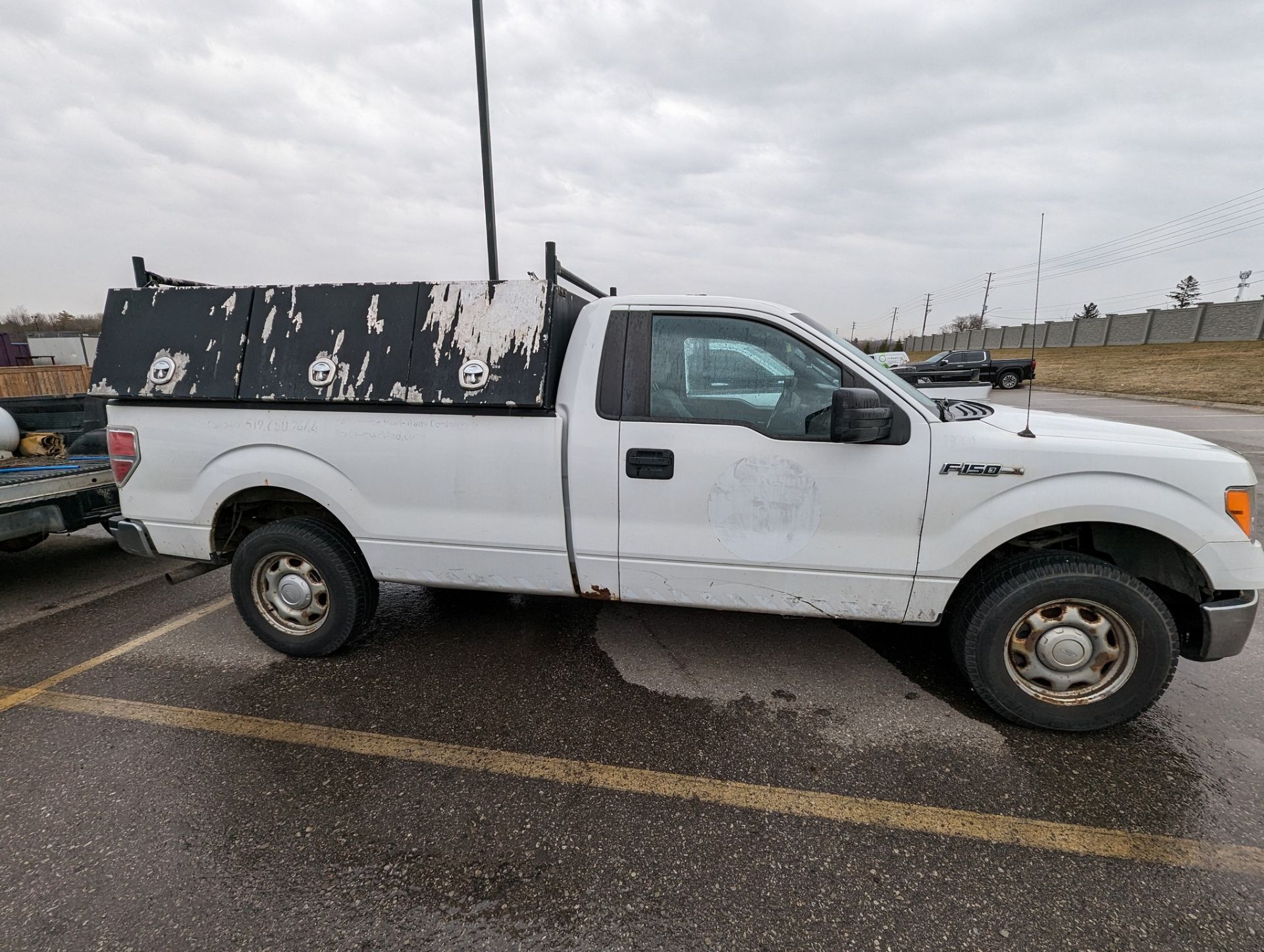 2013 FORD F150 XL PICKUP TRUCK, VIN# 1FTNF1CF3DKE72830, APPROX. 338,604KMS (NO BLACK TOOL BOXES) - Image 2 of 10