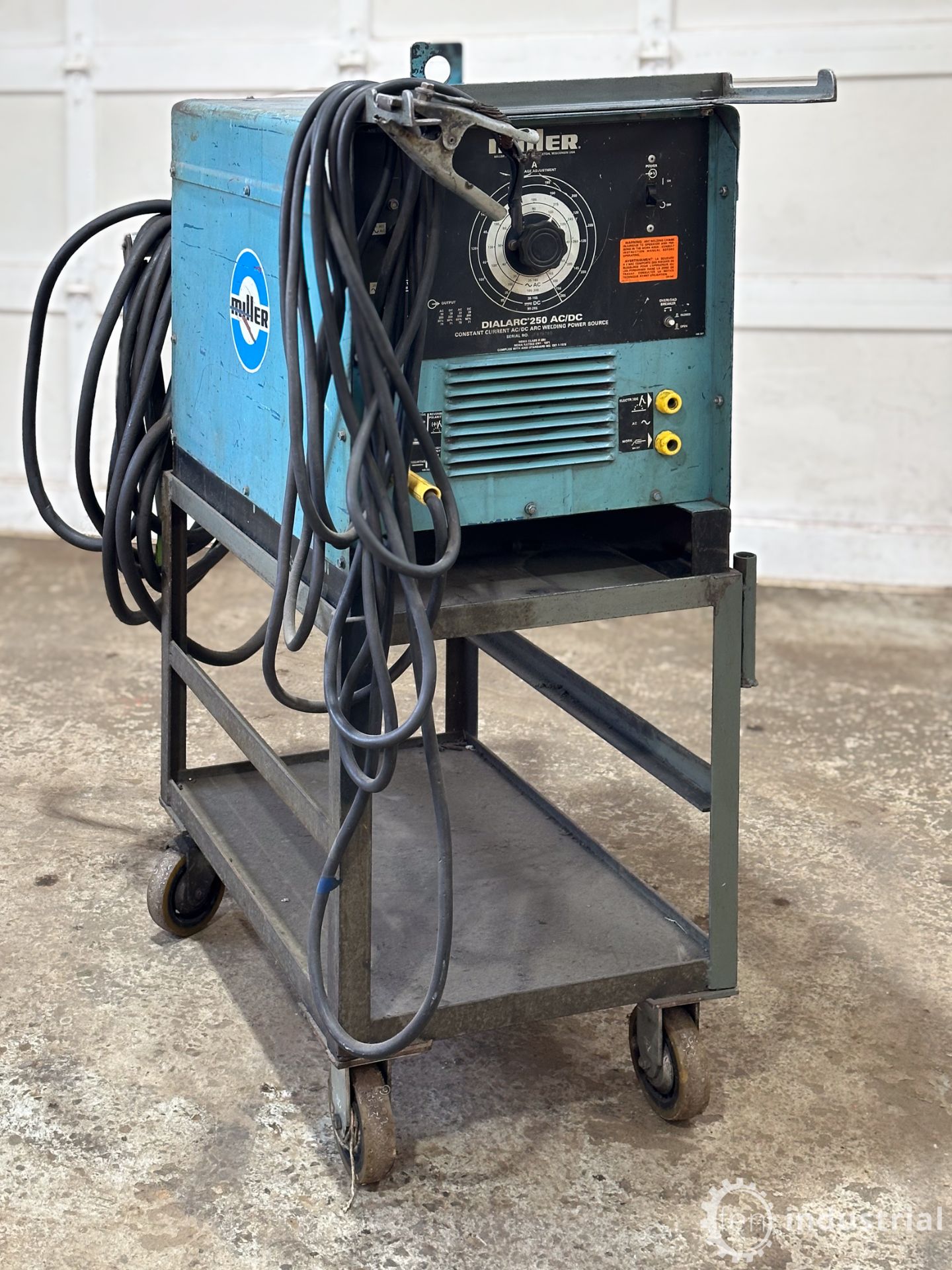 MILLER DIALARC 250 AC/DC WELDER (LOCATED IN BRANTFORD, ONTARIO)