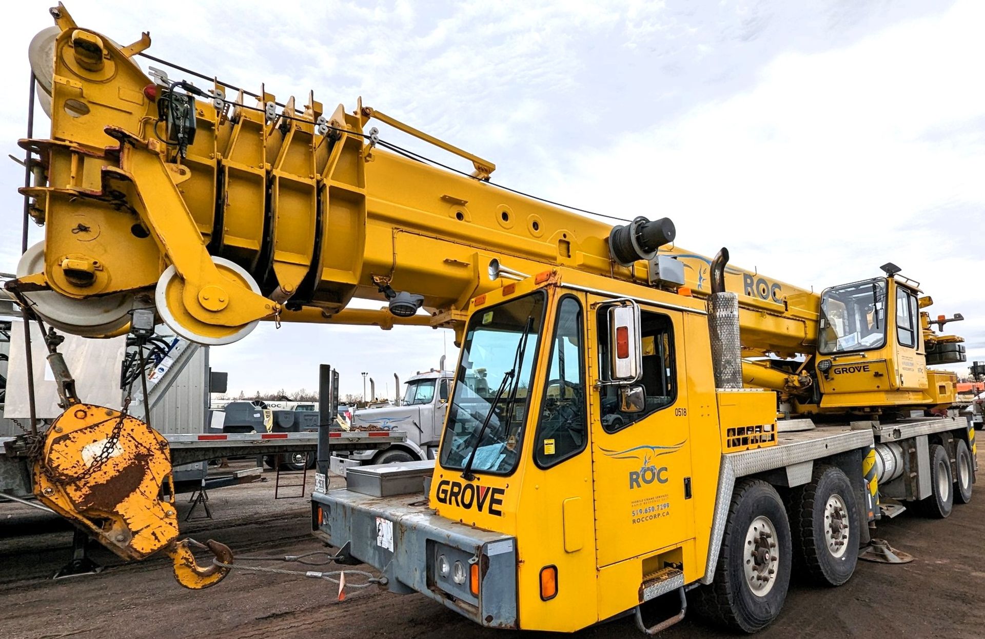 2005 GROVE TMS 900E HYDRAULIC TRUCK CRANE (ENGINE REBUILT SEPT. 2023), VIN# 476S900E65S224395, MODEL - Image 2 of 38