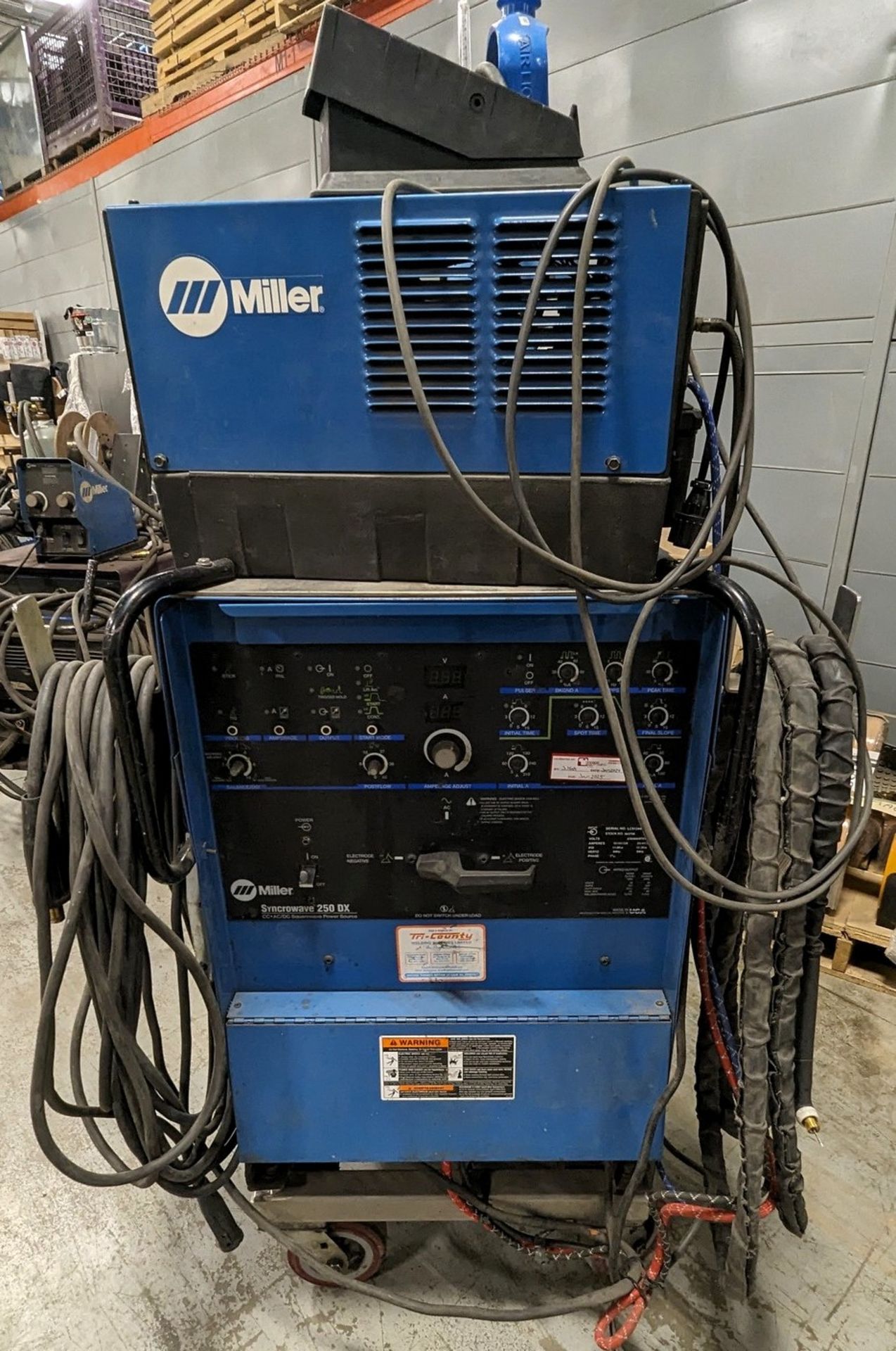 MILLER SYNCROWAVE 250 DX CC AC/DC SQUAREWAVE WELDING POWER SOURCE, S/N LC513445, STOCK NO. 903758 W/ - Image 2 of 10