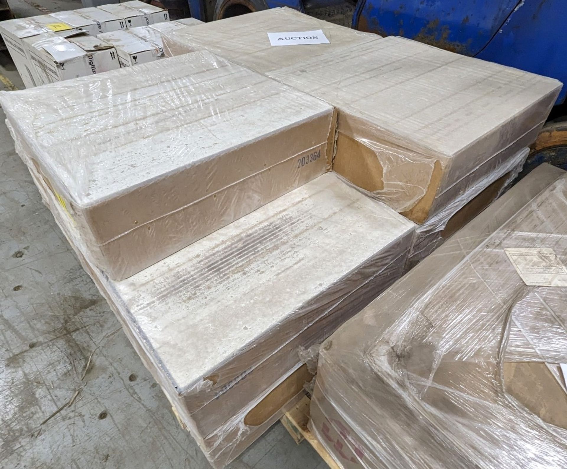 PALLET OF ARMSTRONG CEILING SOLUTIONS 868B ACOUSTIC CEILING TILES, ISSUE NO. BP-5852, R41/7 TYPE - Image 2 of 4