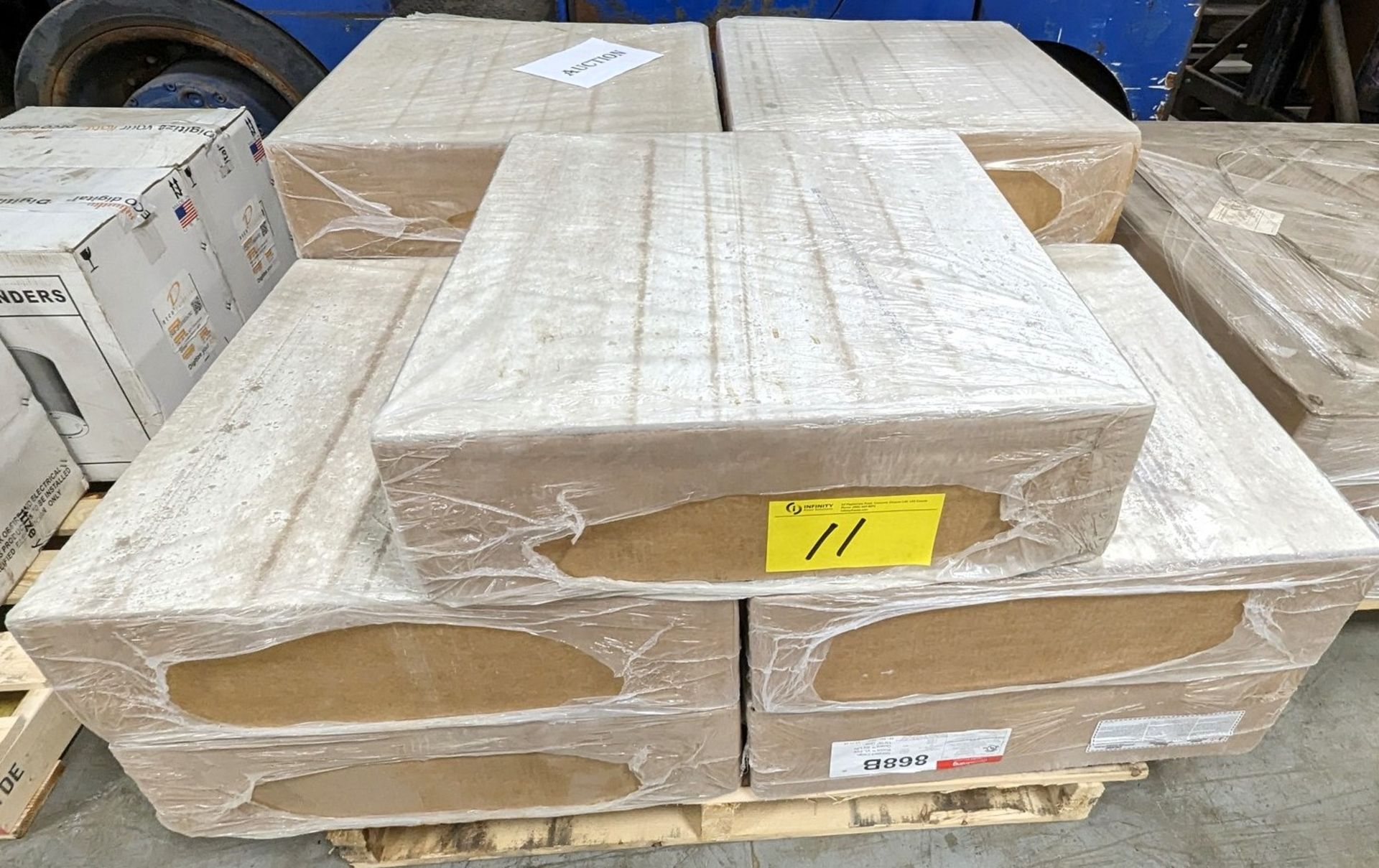 PALLET OF ARMSTRONG CEILING SOLUTIONS 868B ACOUSTIC CEILING TILES, ISSUE NO. BP-5852, R41/7 TYPE