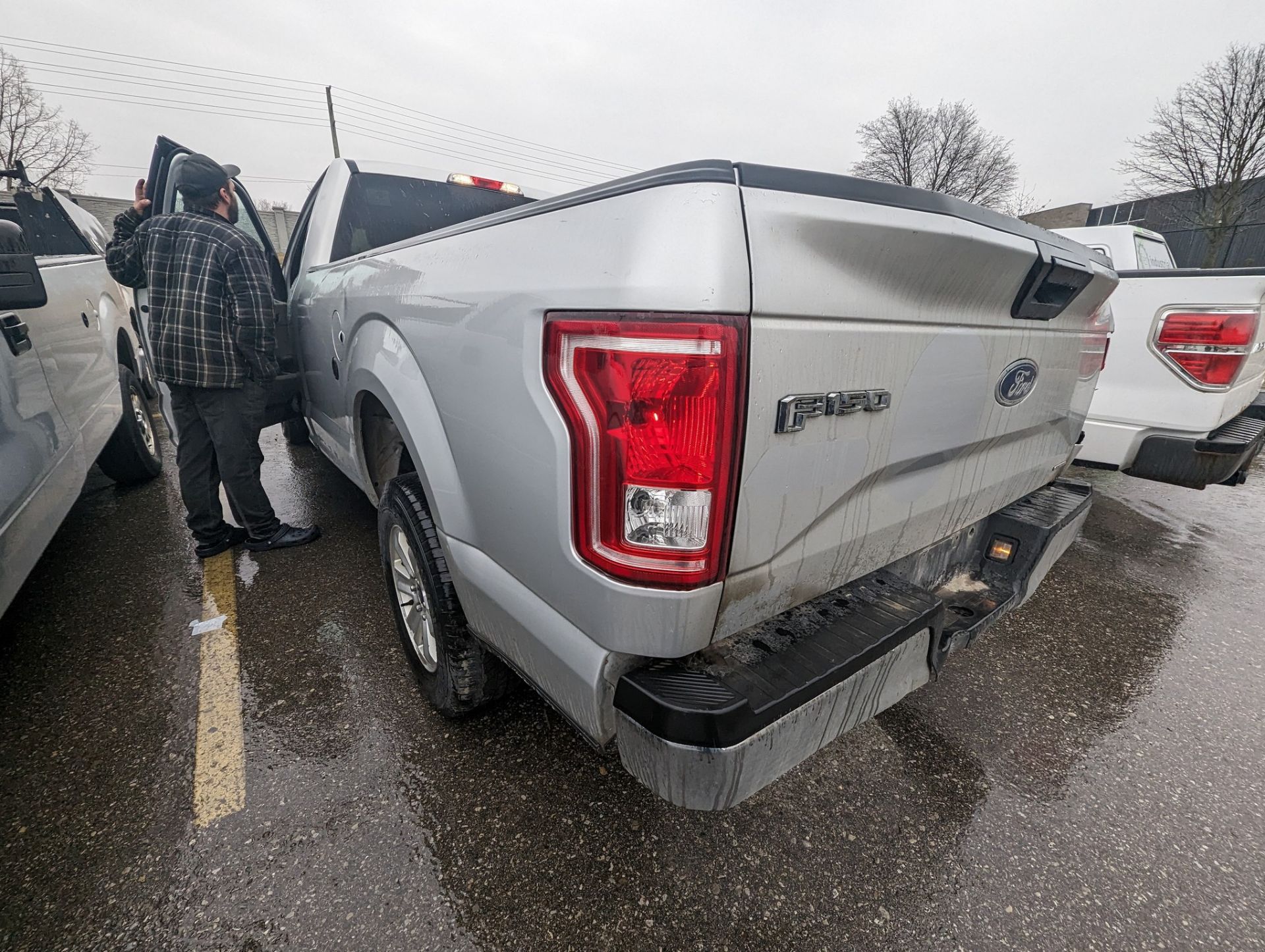 2016 FORD F150 XLT PICKUP TRUCK, VIN# 1FTMF1CF0GKD47624, APPROX. 338,090KMS (DAMAGED) - Image 4 of 6