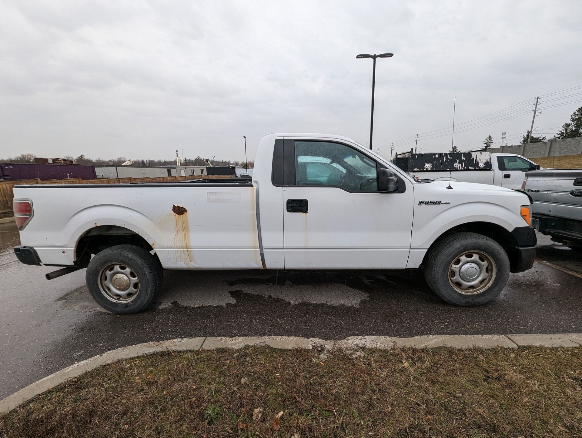 2014 FORD F150 XL PICKUP TRUCK, VIN# 1FTNF1CF7EKD87989, APPROX. 345,777KMS (NO BLACK TOOL BOXES) - Image 2 of 9
