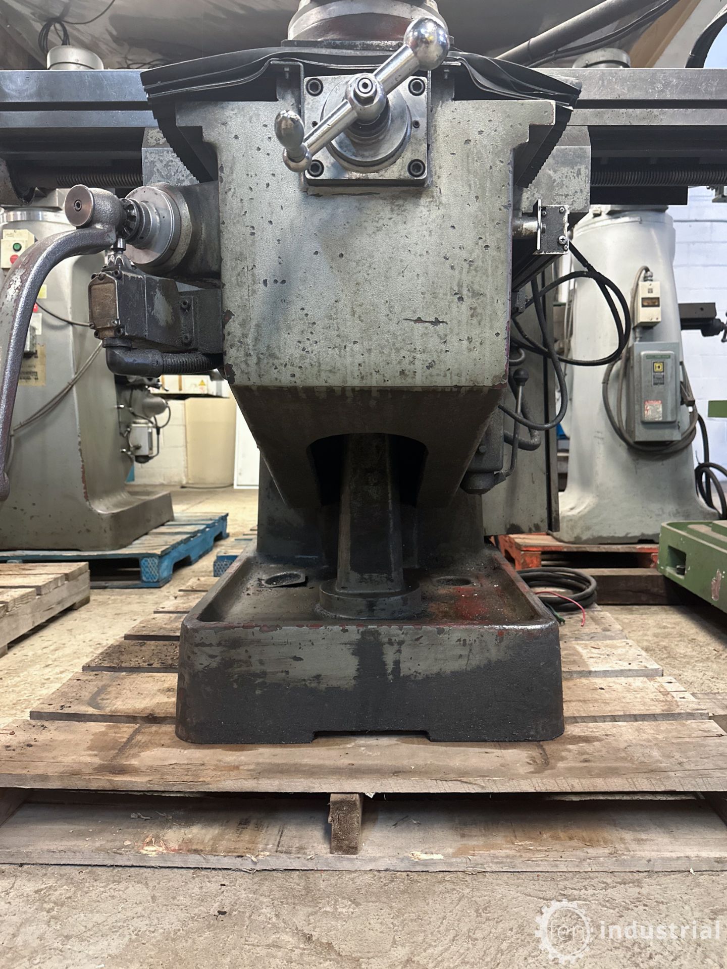 FIRST LC-185VS-B VERTICAL MILLING MACHINE, HEIDENHAIN 2-AXIS DRO, SPEEDS TO 4,500 RPM, S/N - Image 27 of 33