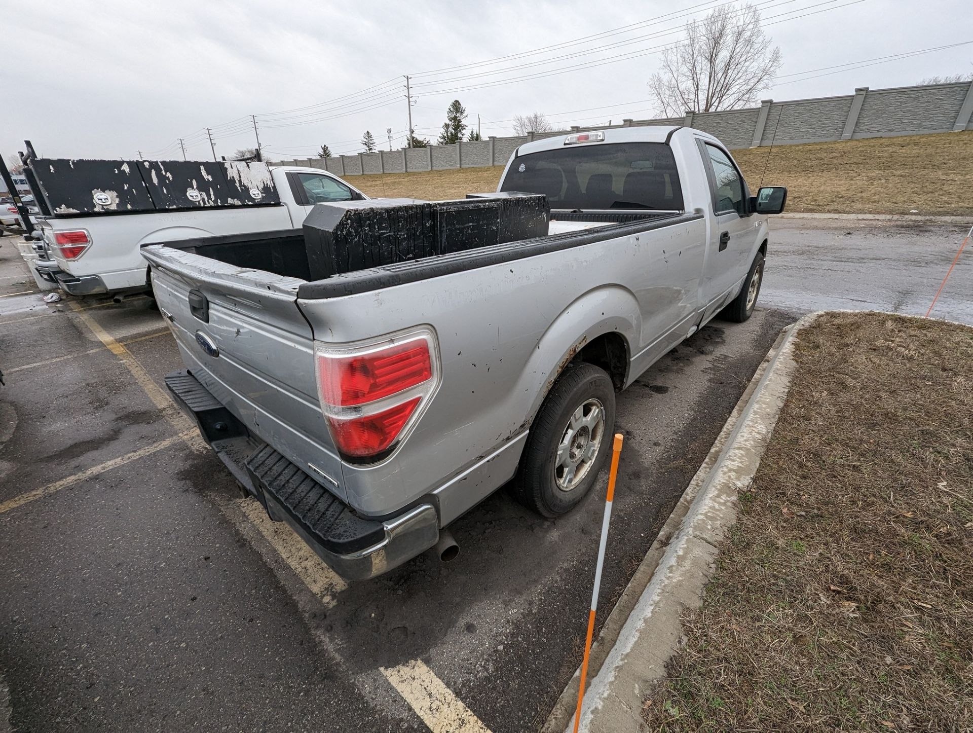 2013 FORD F150 XLT PICKUP TRUCK, VIN# 1FTNF1CF6DKD33131, APPROX. 315,106KMS (NO BLACK TOOL BOXES) - Image 5 of 12