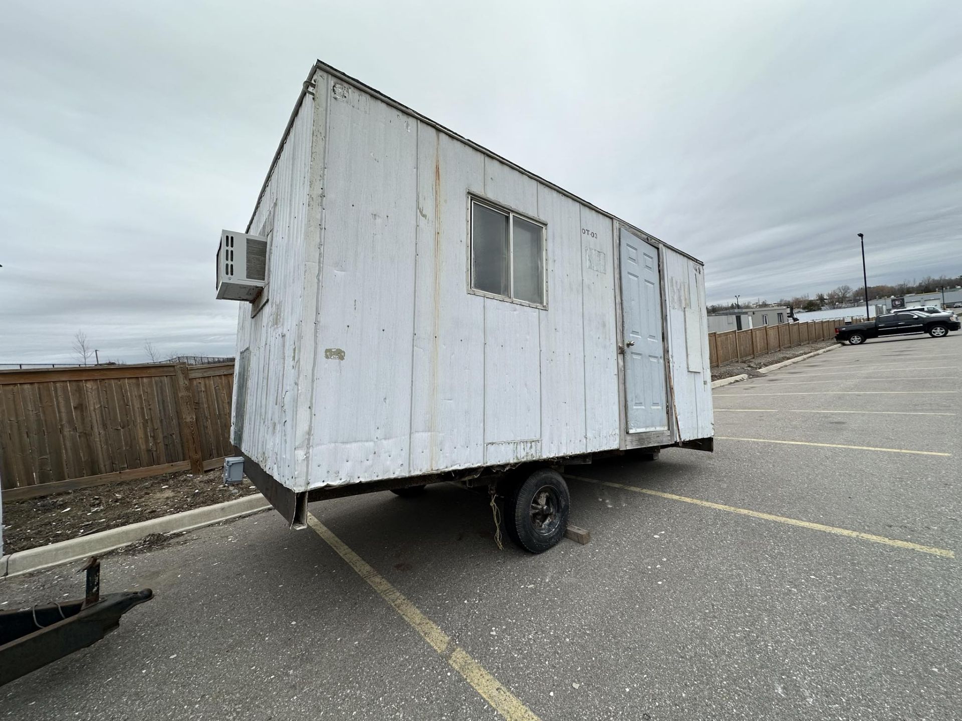 16' X 10' AXLE OFFICE TRAILER (#003) - Image 4 of 8
