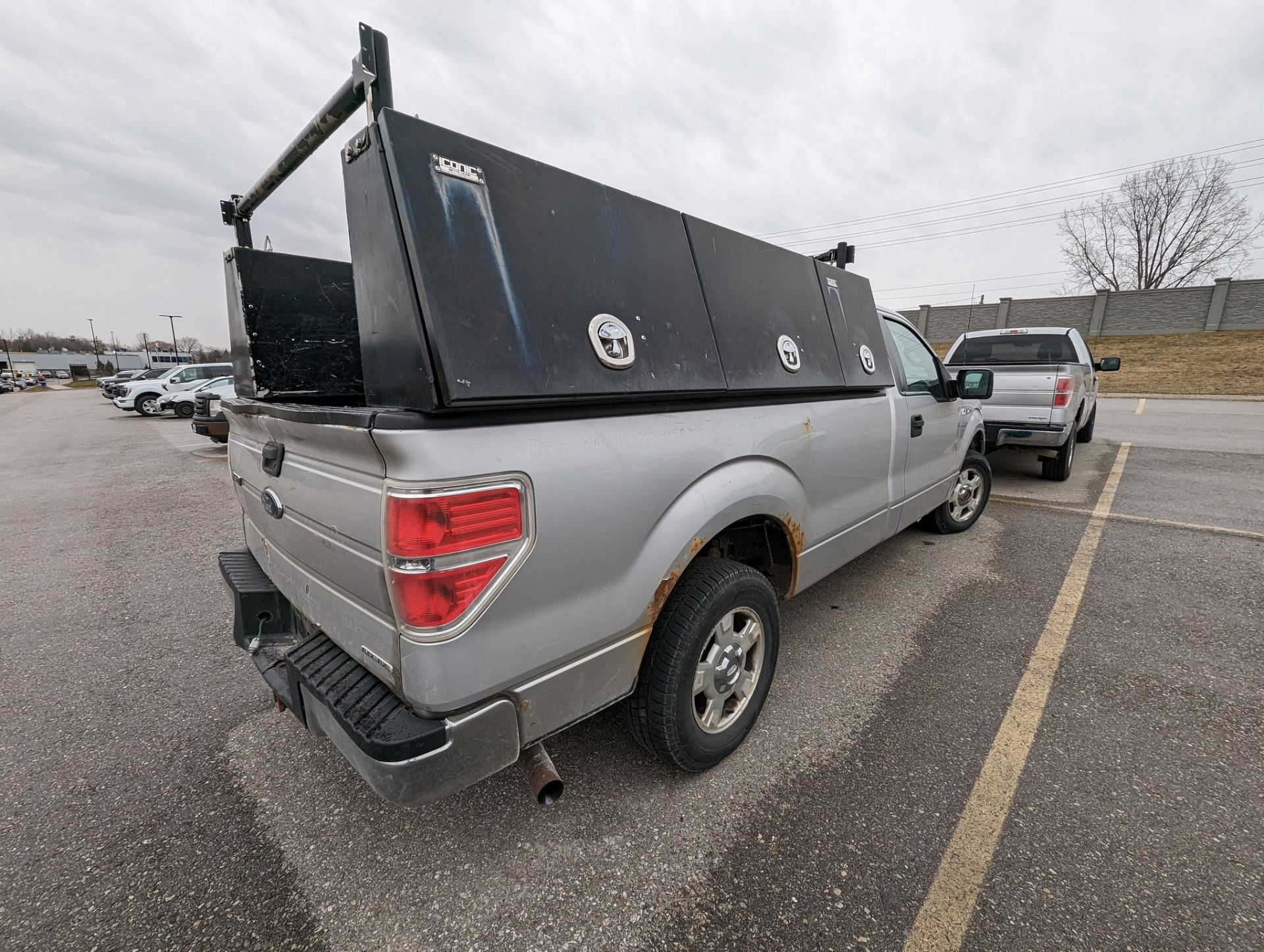 2013 FORD F150 XLT PICKUP TRUCK, VIN# 1FTNF1CF2DKE53797, APPROX. 411,982KMS (NO BLACK TOOL BOXES) - Image 5 of 12