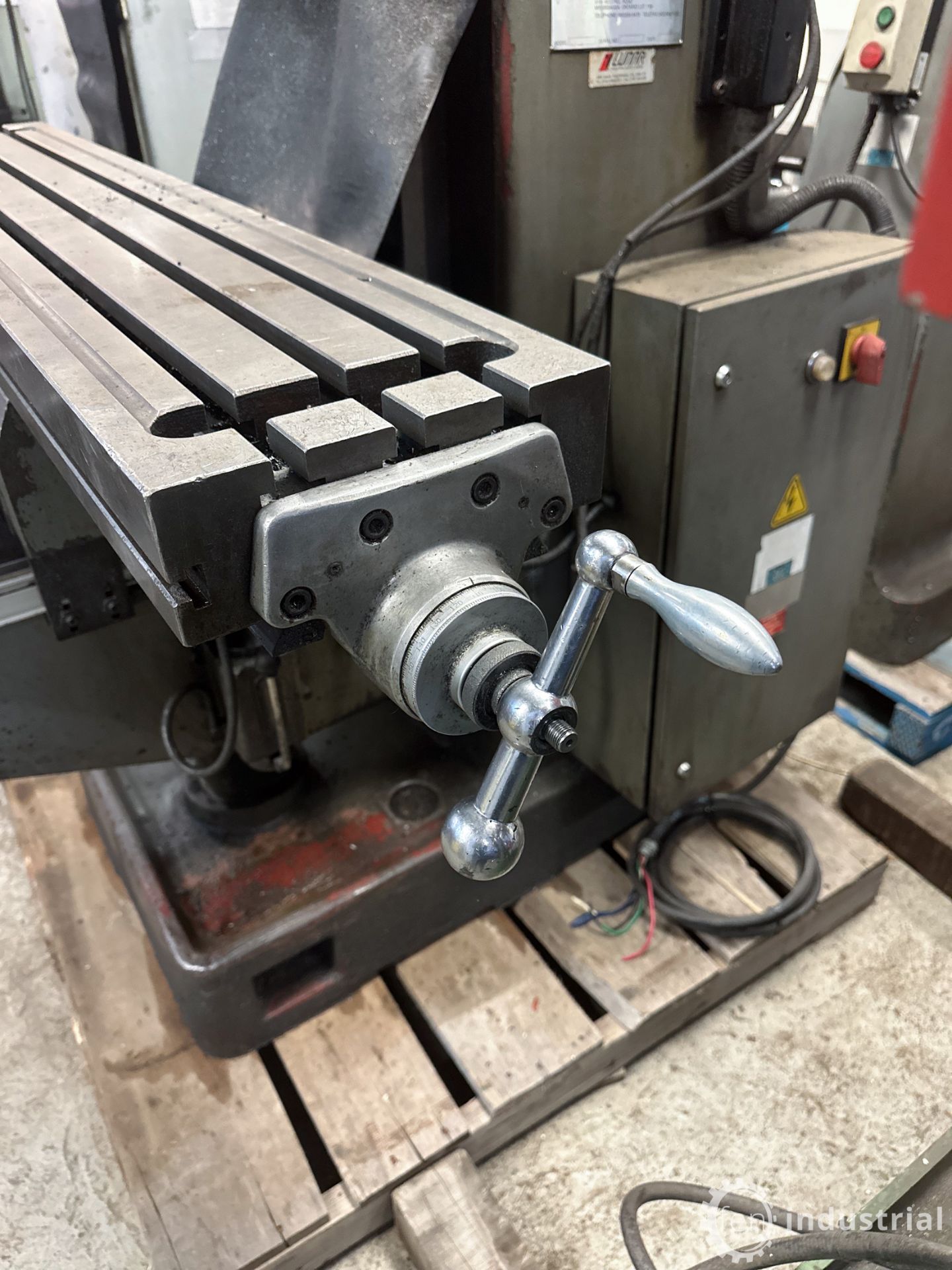FIRST LC-185VS-B VERTICAL MILLING MACHINE, HEIDENHAIN 2-AXIS DRO, SPEEDS TO 4,500 RPM, S/N - Image 19 of 33